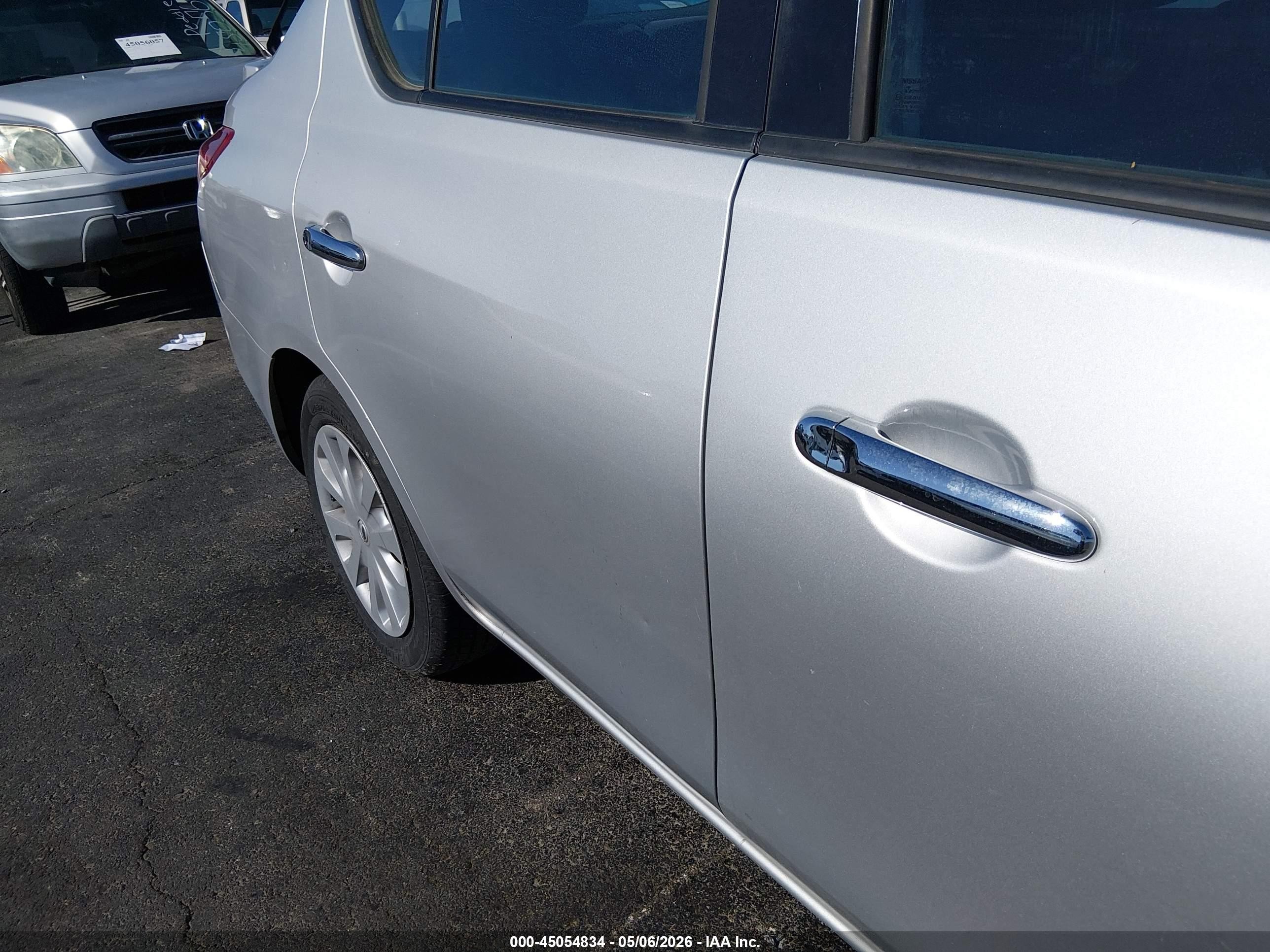 2014 Nissan Versa 1.6 Sv Серебряный vin: 3N1CN7AP2EL815395