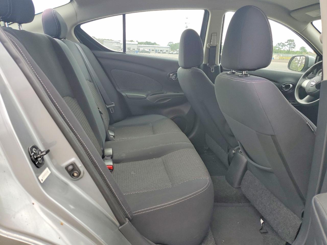 2014 Nissan Versa 1.6 S Silver vin: 3N1CN7AP2EL819365