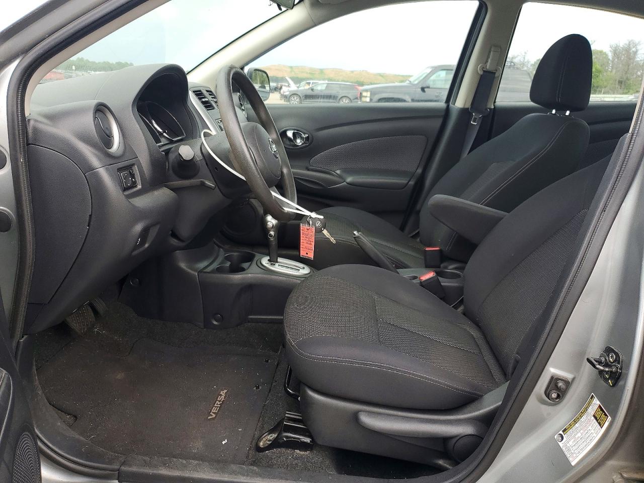 2014 Nissan Versa 1.6 S Silver vin: 3N1CN7AP2EL819365
