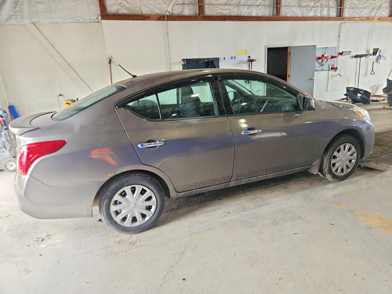 2014 Nissan Versa 1.6 S Gray vin: 3N1CN7AP2EL819494