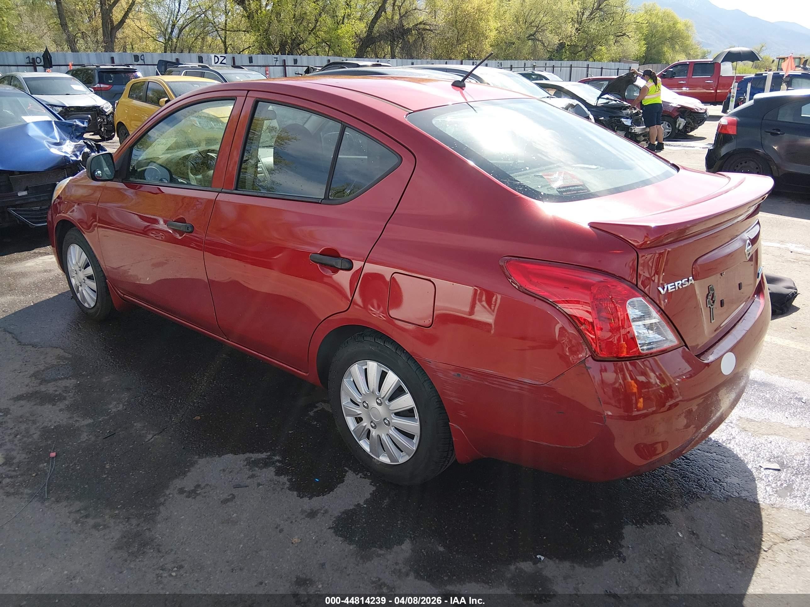 2014 Nissan Versa 1.6 S+ Red vin: 3N1CN7AP2EL824713