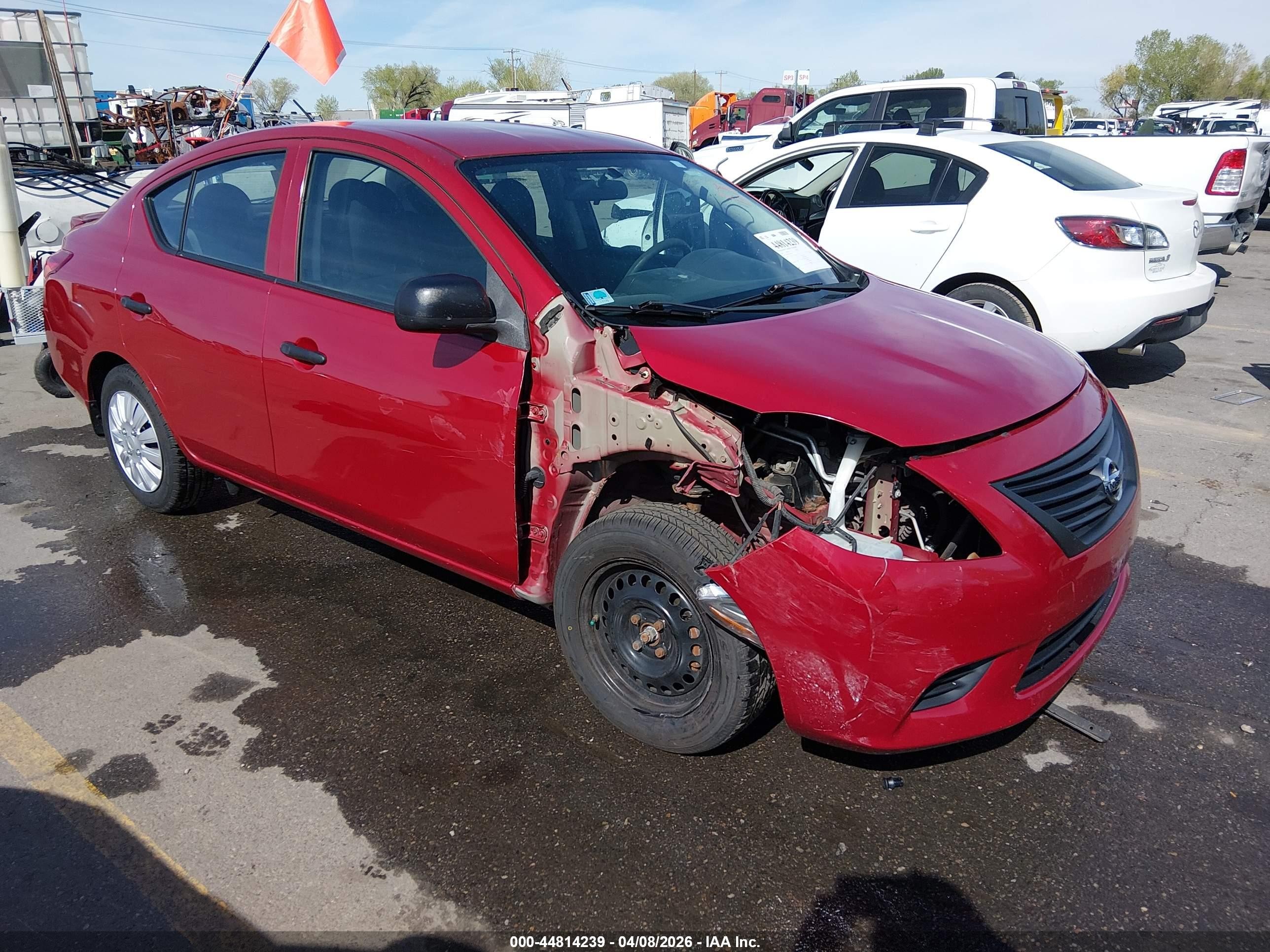 2014 Nissan Versa 1.6 S+ Red vin: 3N1CN7AP2EL824713