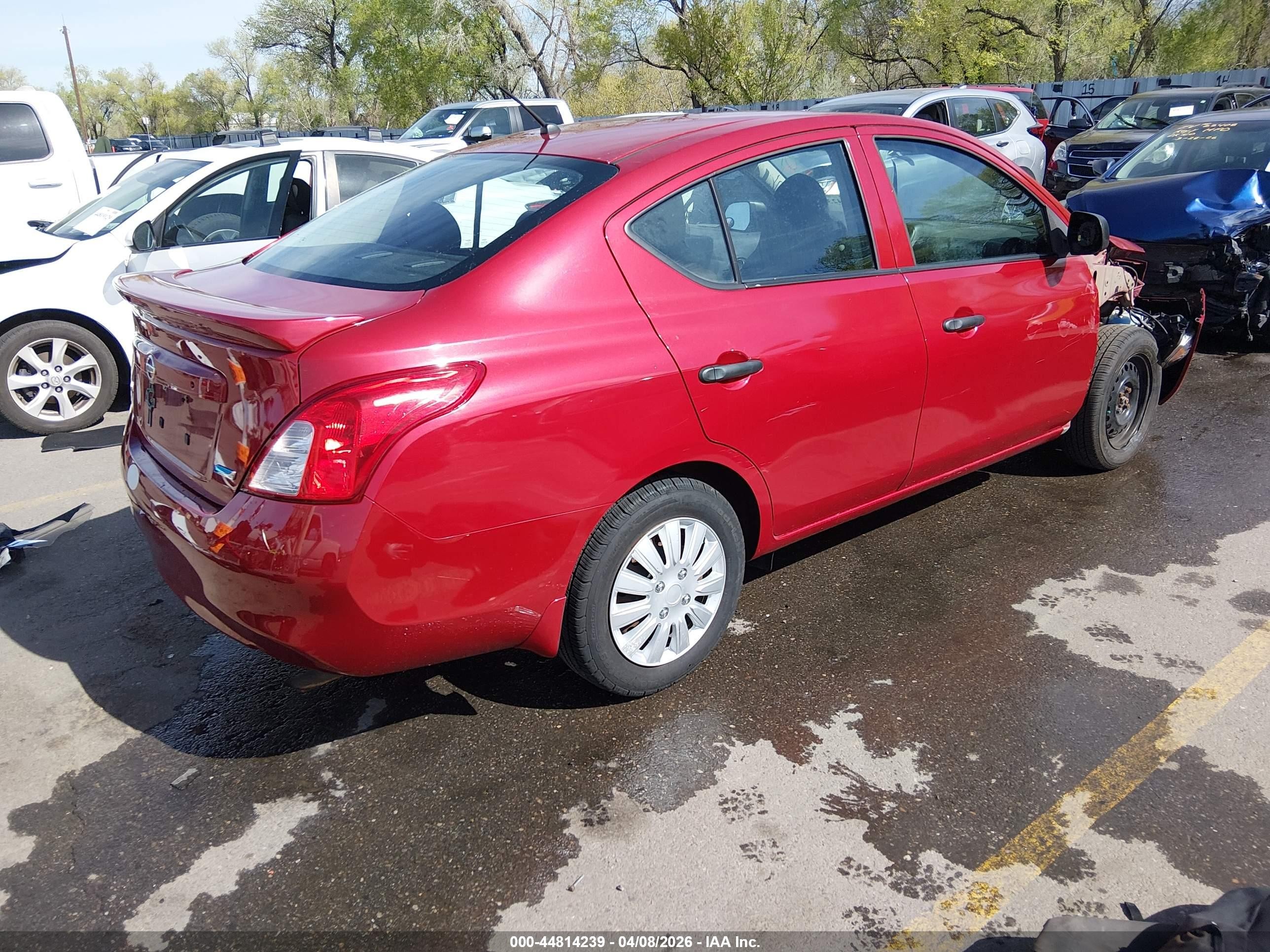 2014 Nissan Versa 1.6 S+ Red vin: 3N1CN7AP2EL824713