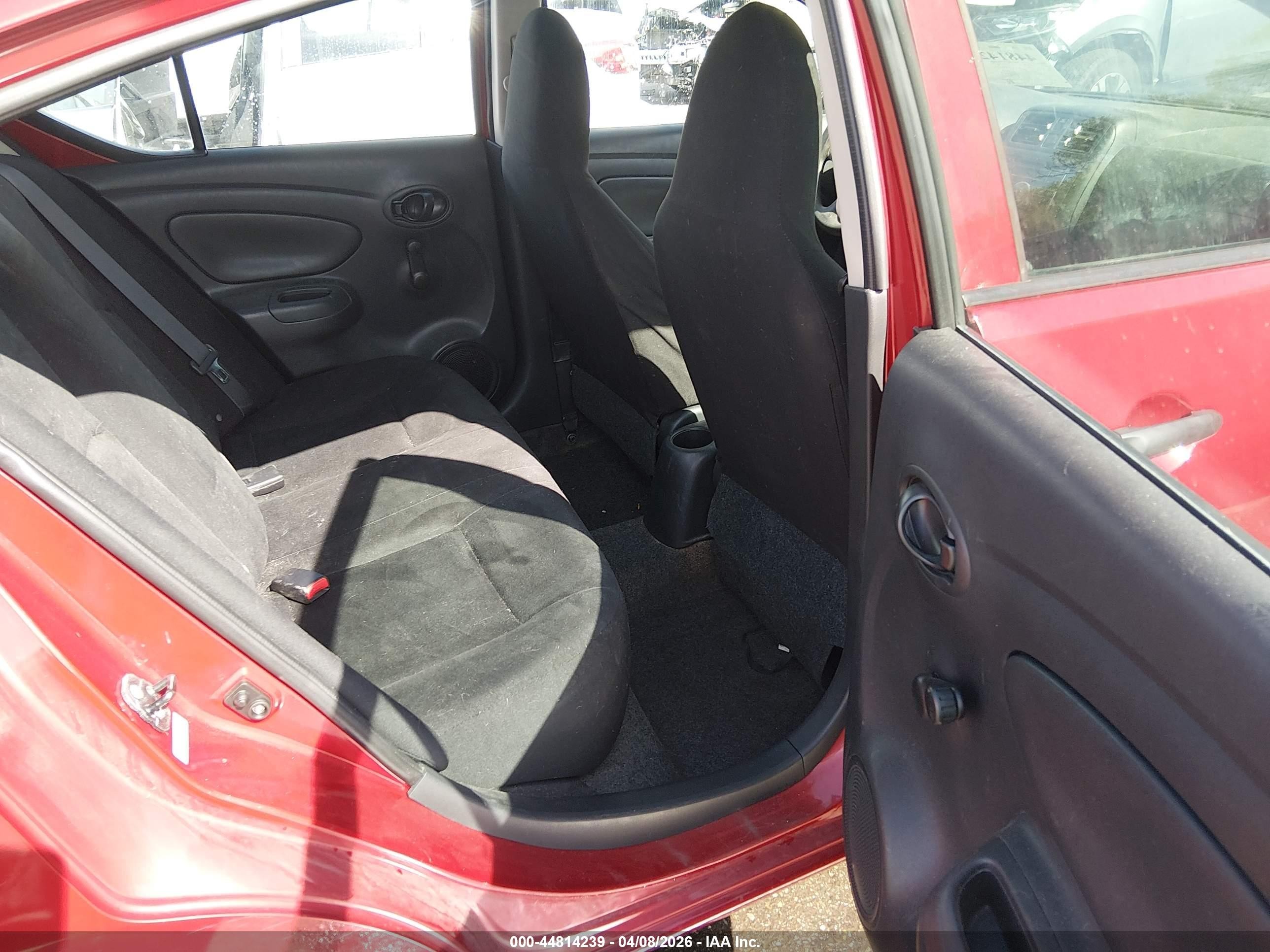 2014 Nissan Versa 1.6 S+ Red vin: 3N1CN7AP2EL824713