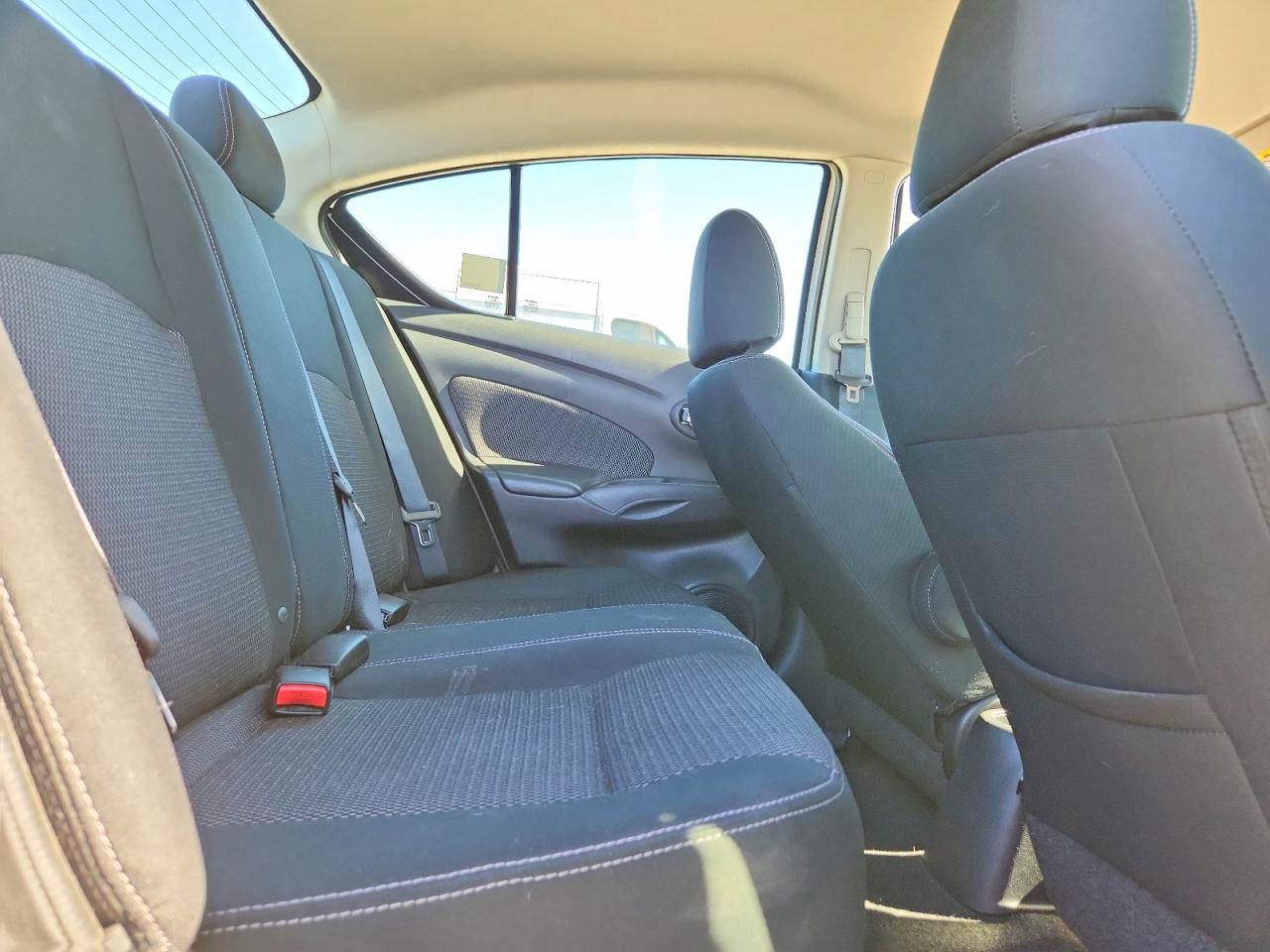 2014 Nissan Versa 1.6 S Белый vin: 3N1CN7AP2EL828955