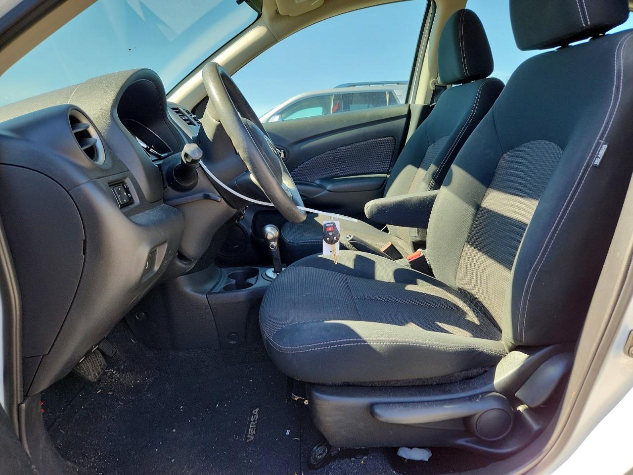 2014 Nissan Versa 1.6 S Белый vin: 3N1CN7AP2EL828955