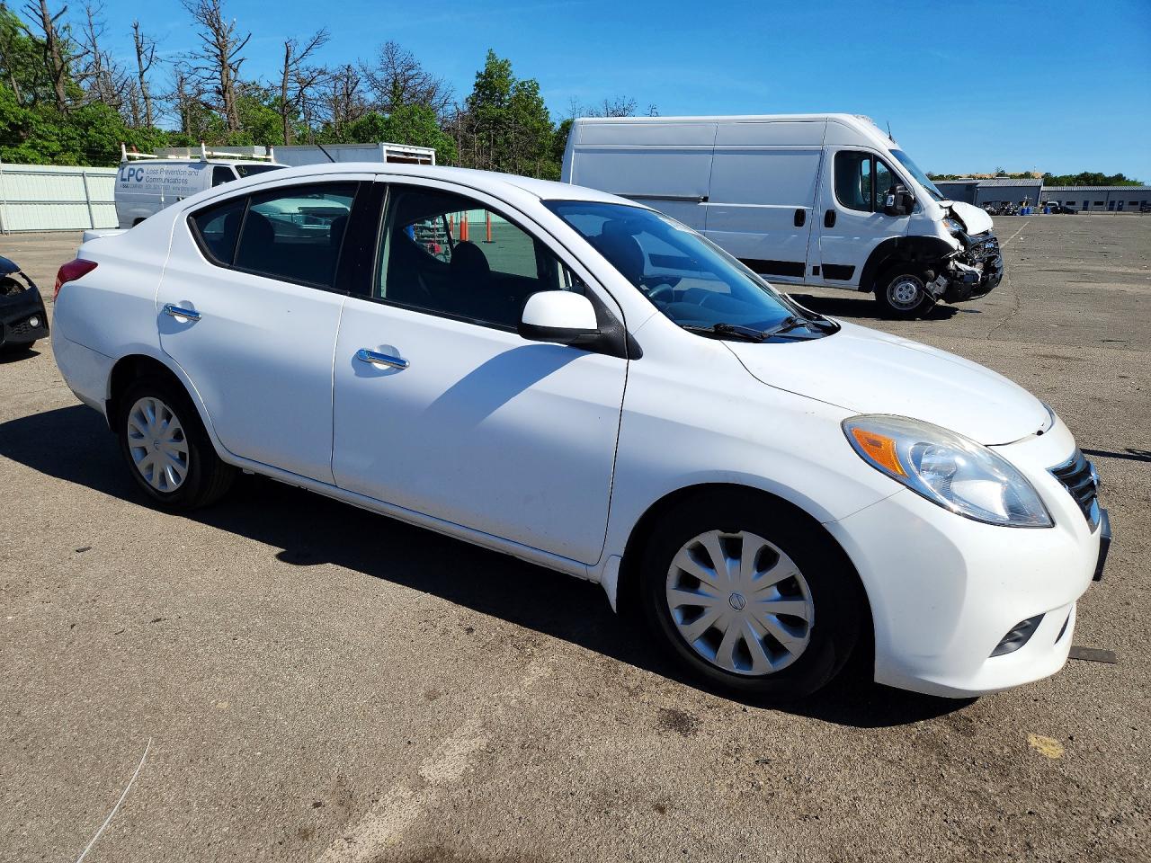 2014 Nissan Versa 1.6 S Белый vin: 3N1CN7AP2EL828955