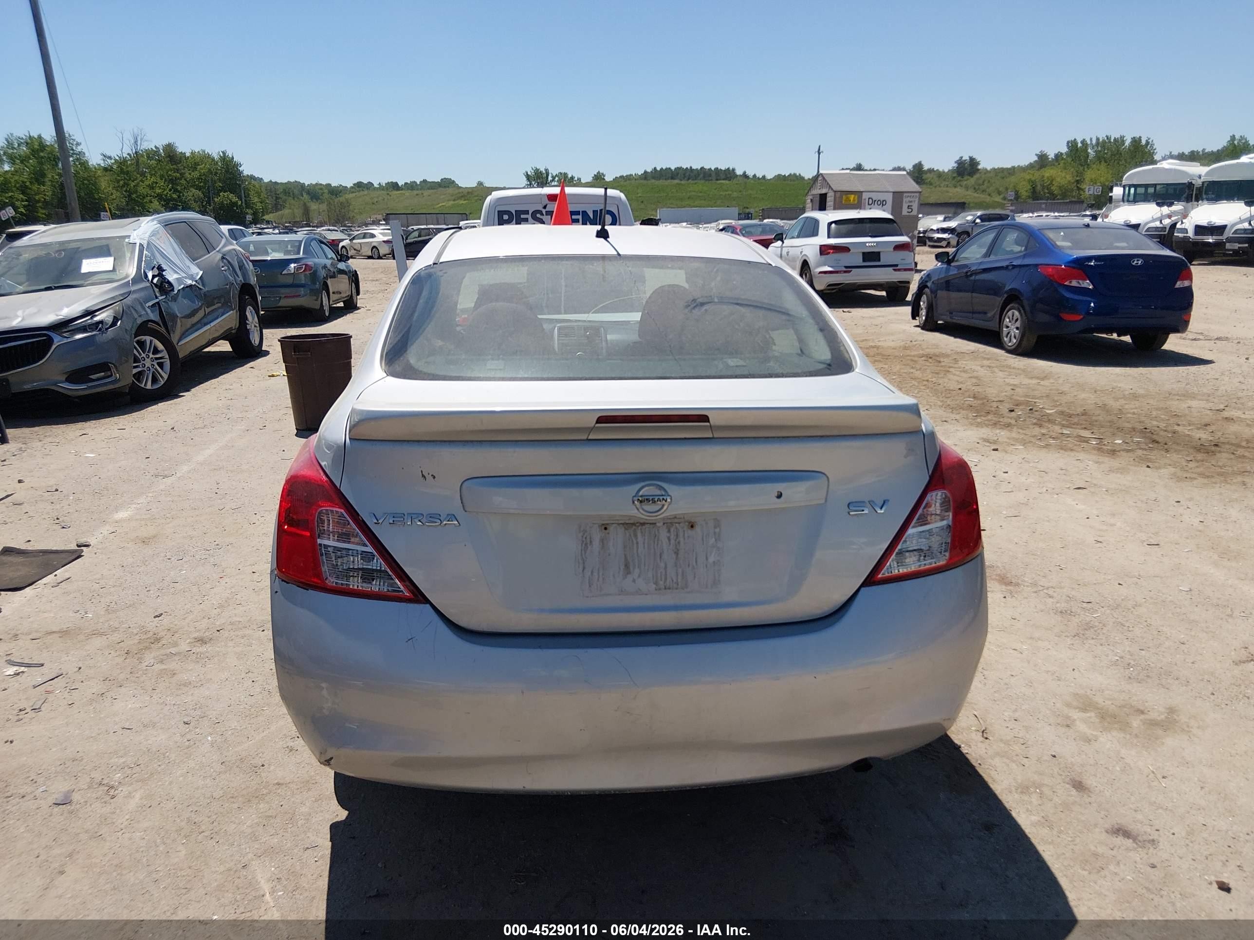 2014 Nissan Versa 1.6 Sv Silver vin: 3N1CN7AP2EL832455
