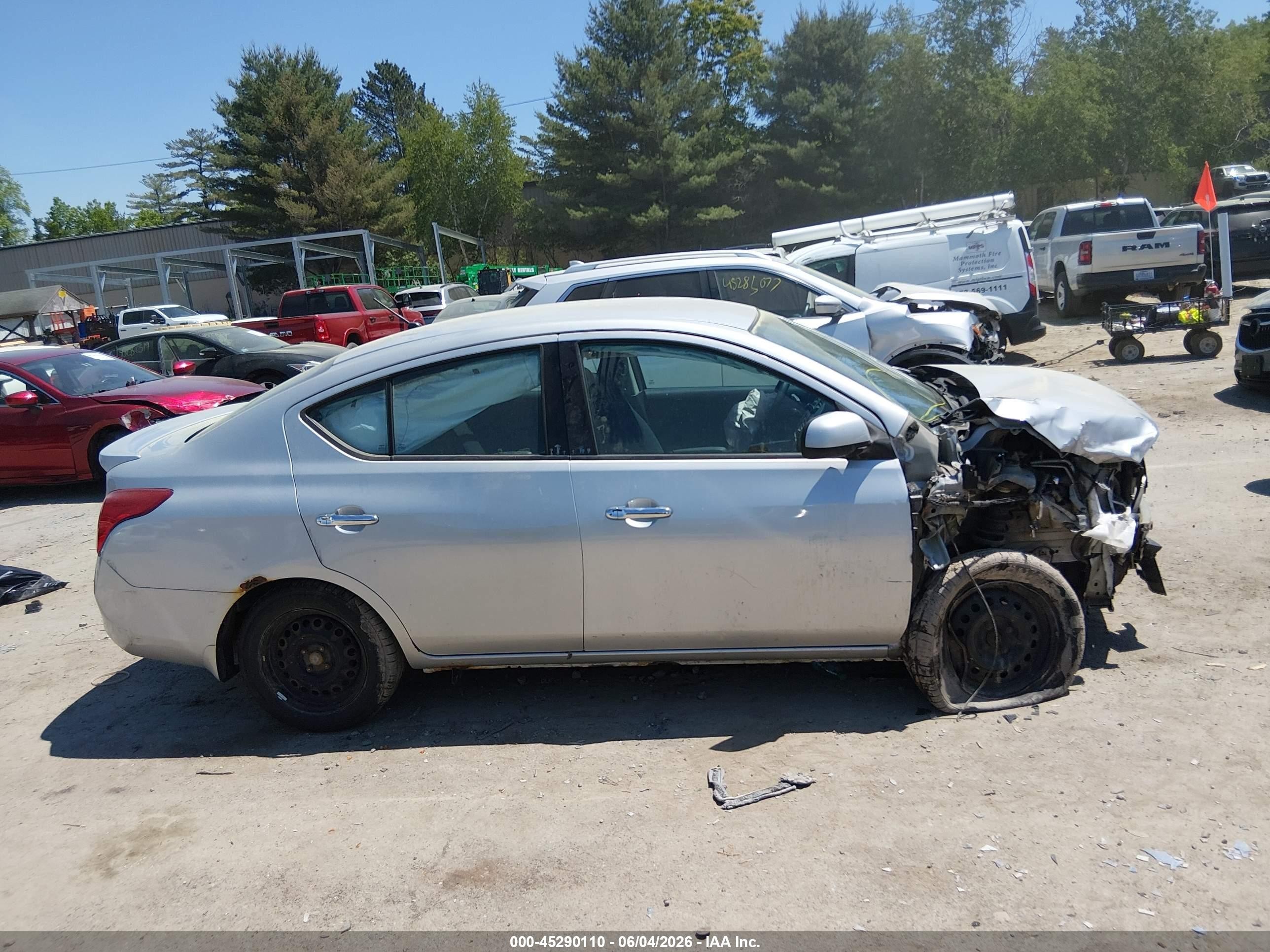 2014 Nissan Versa 1.6 Sv Silver vin: 3N1CN7AP2EL832455