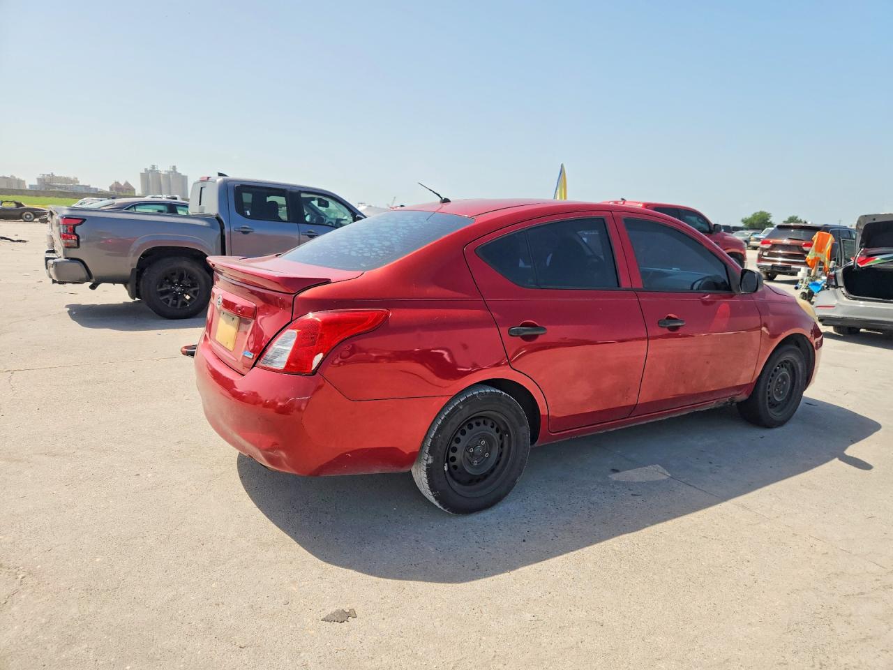 2014 Nissan Versa 1.6 S Plus Красный vin: 3N1CN7AP2EL855458