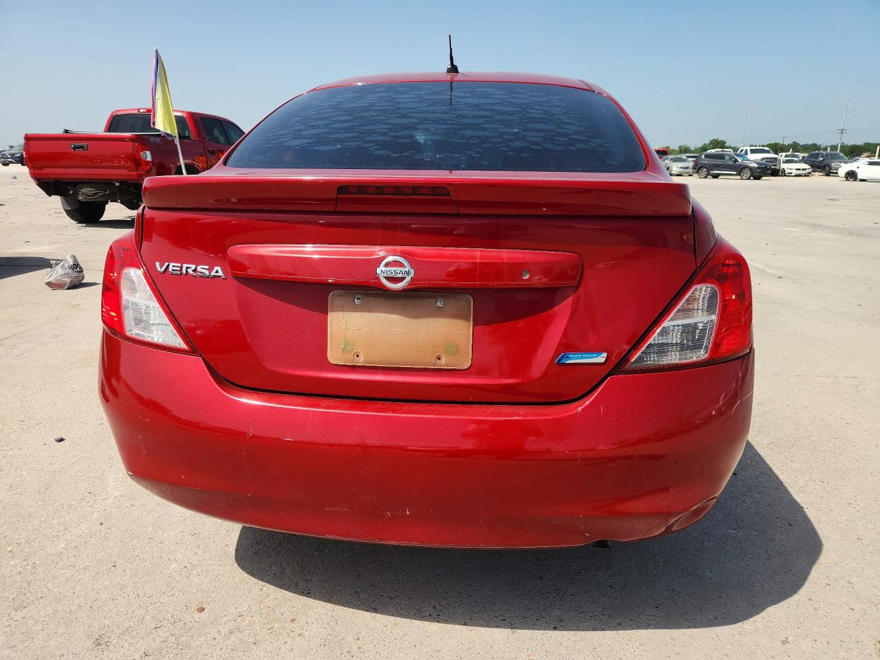 2014 Nissan Versa 1.6 S Plus Красный vin: 3N1CN7AP2EL855458