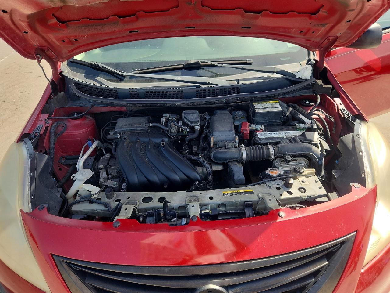 2014 Nissan Versa 1.6 S Plus Красный vin: 3N1CN7AP2EL855458