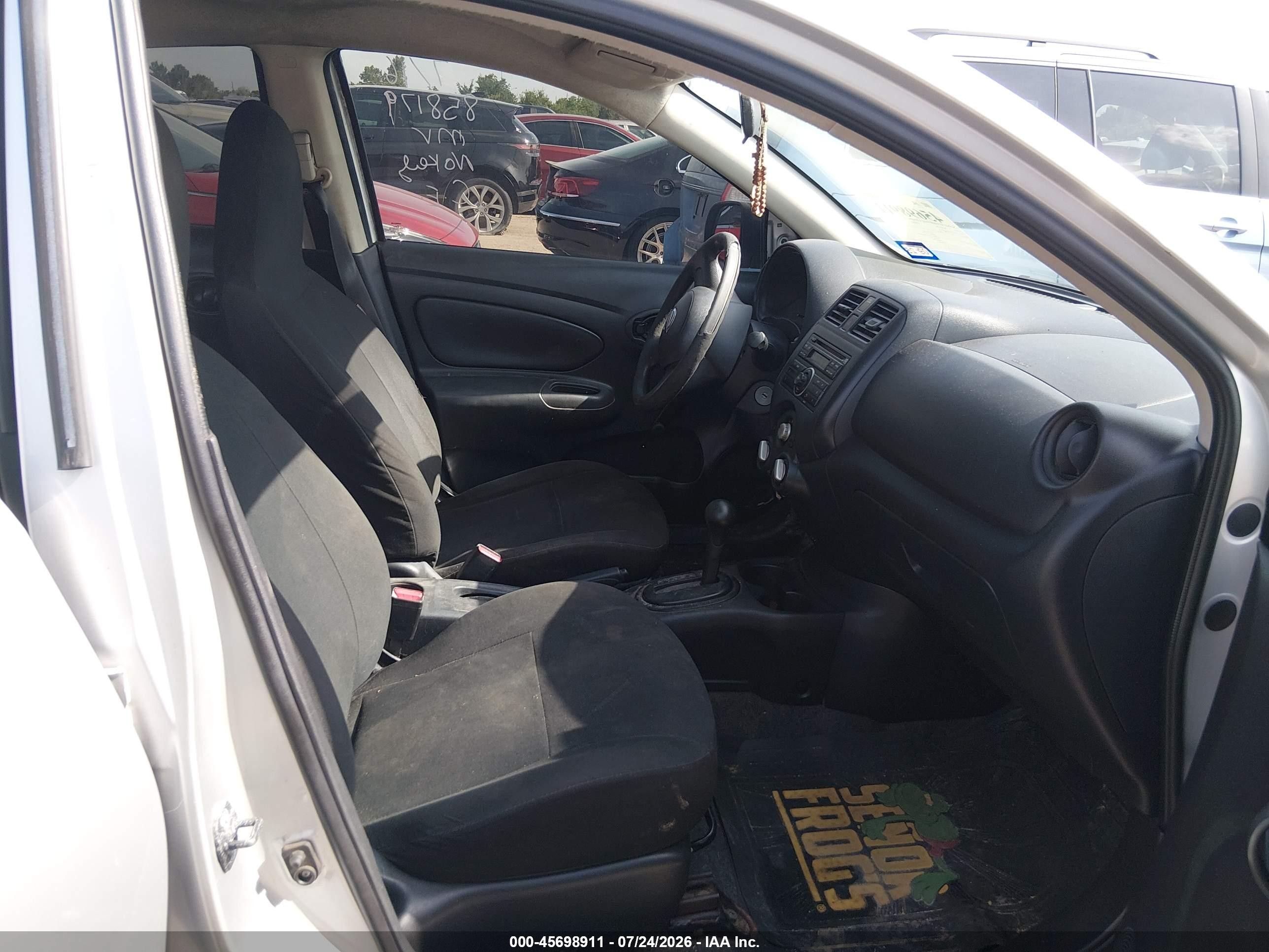 2014 Nissan Versa 1.6 S Silver vin: 3N1CN7AP2EL858179