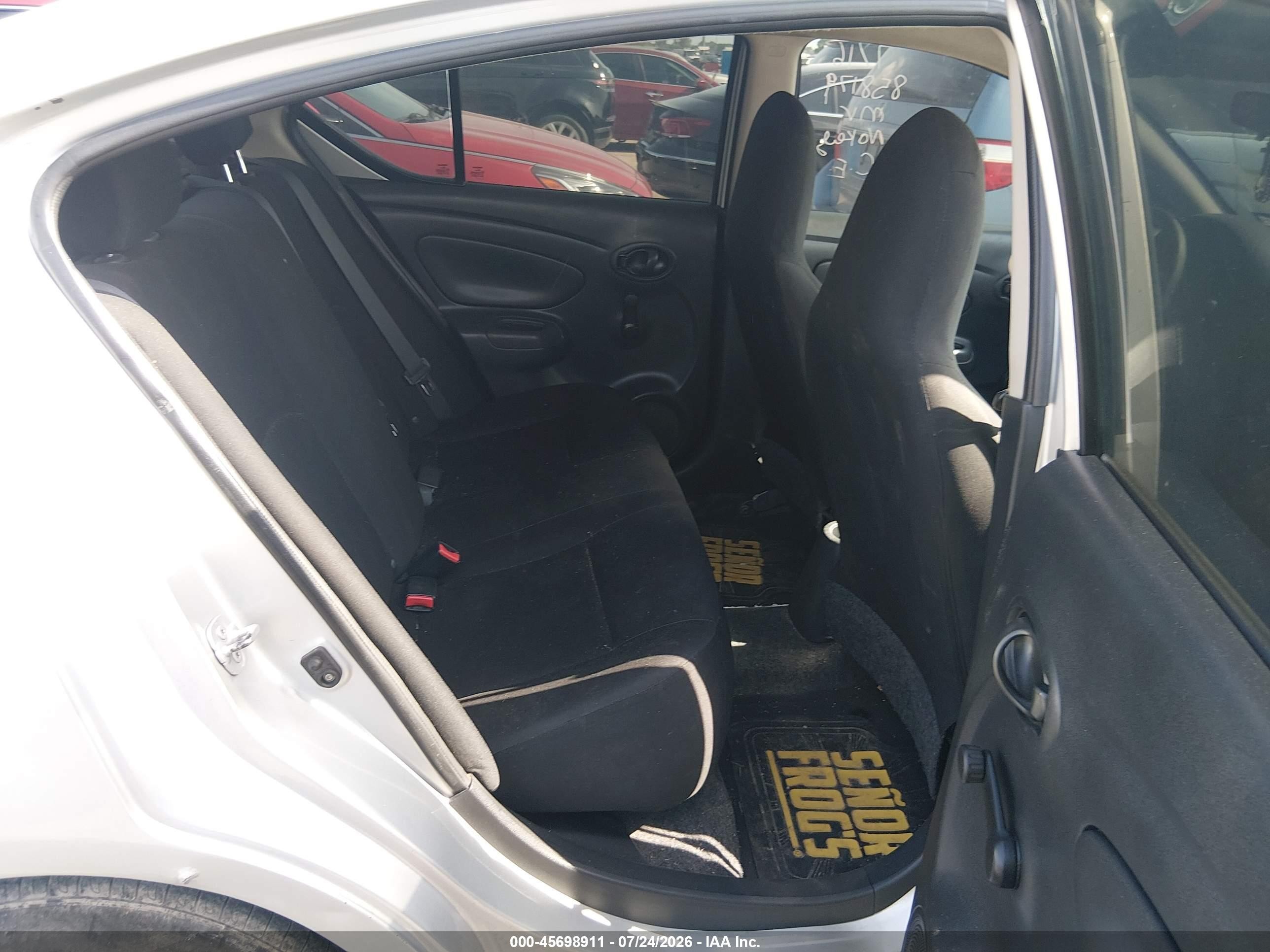 2014 Nissan Versa 1.6 S Silver vin: 3N1CN7AP2EL858179