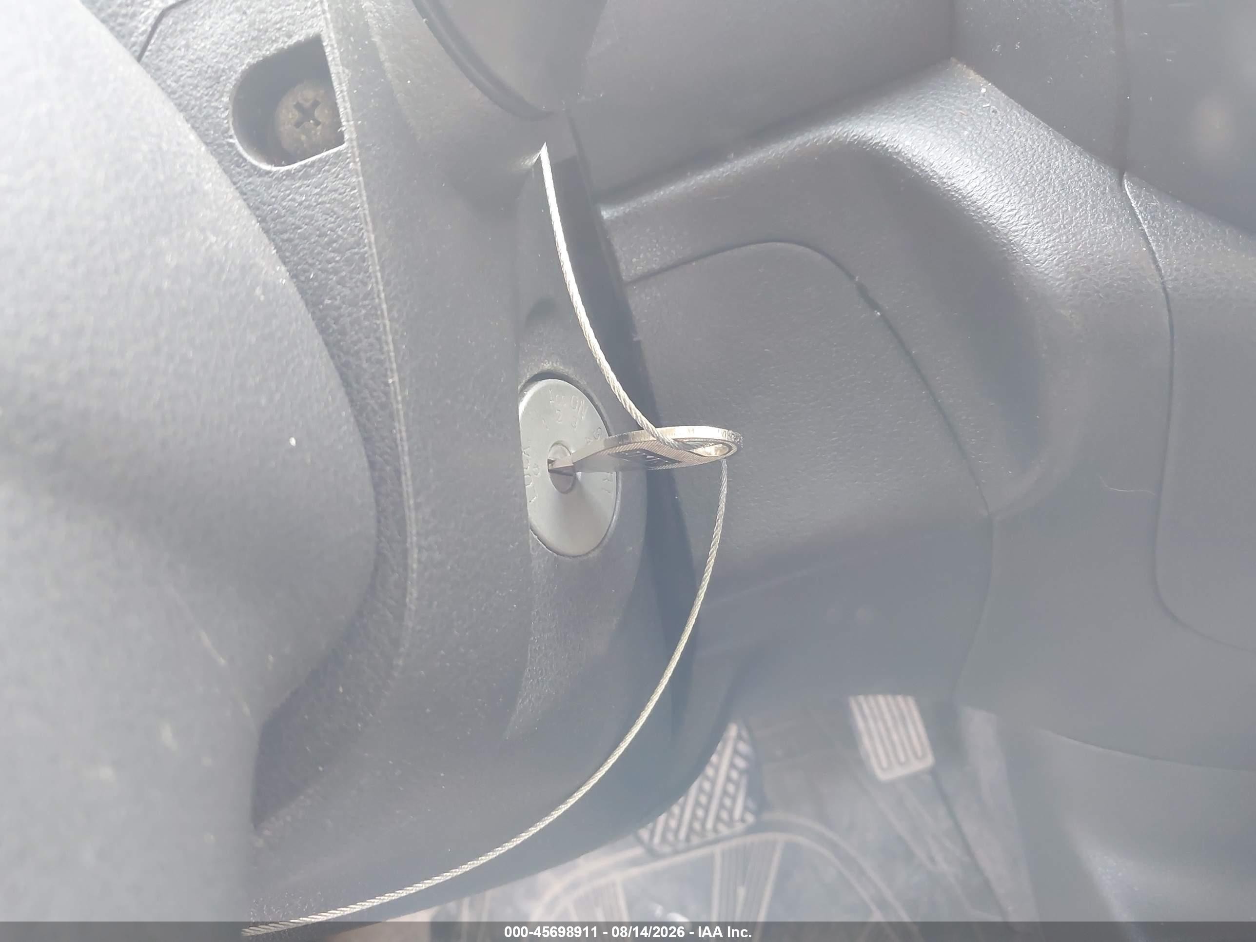 2014 Nissan Versa 1.6 S Silver vin: 3N1CN7AP2EL858179