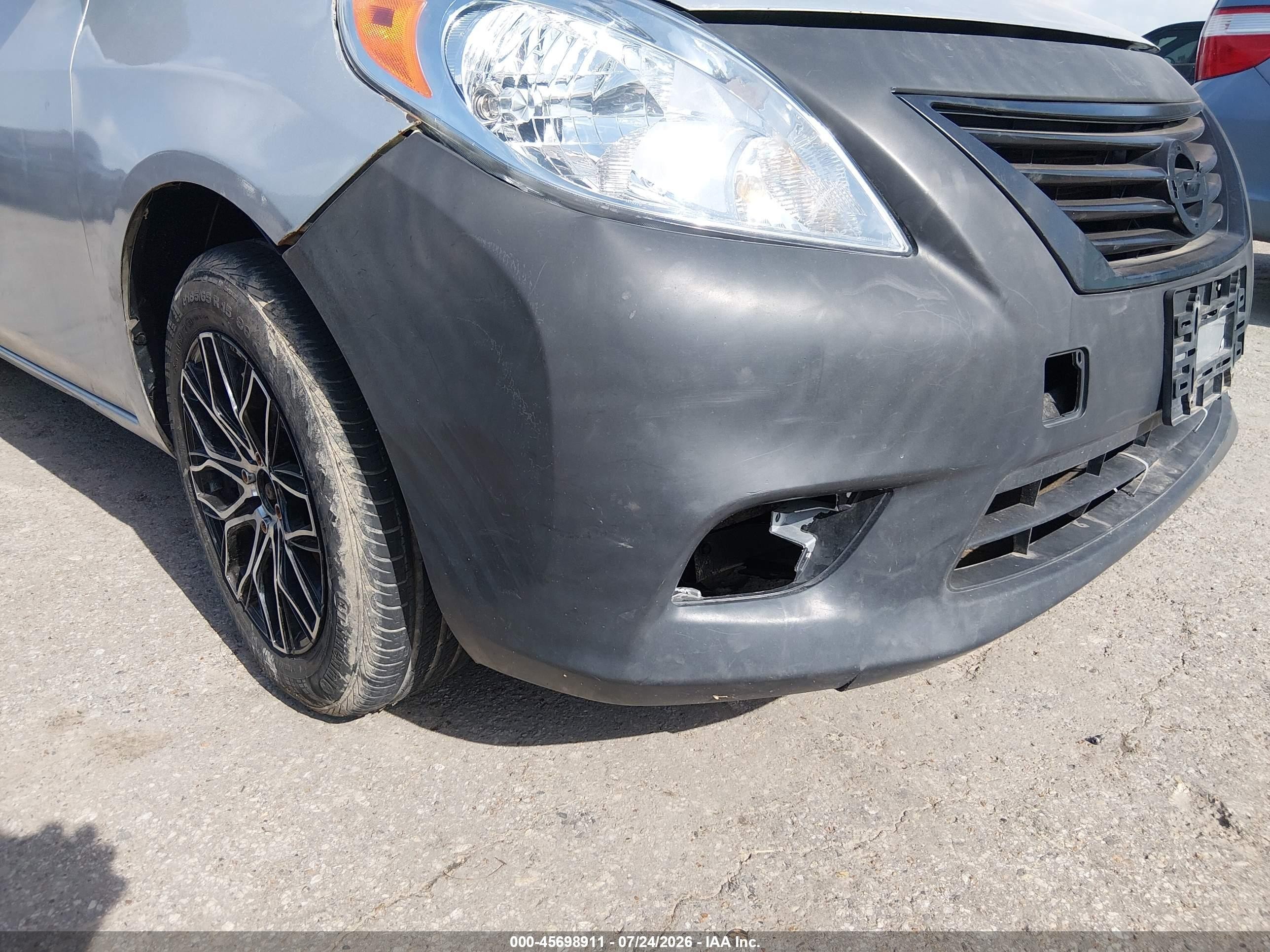 2014 Nissan Versa 1.6 S Silver vin: 3N1CN7AP2EL858179