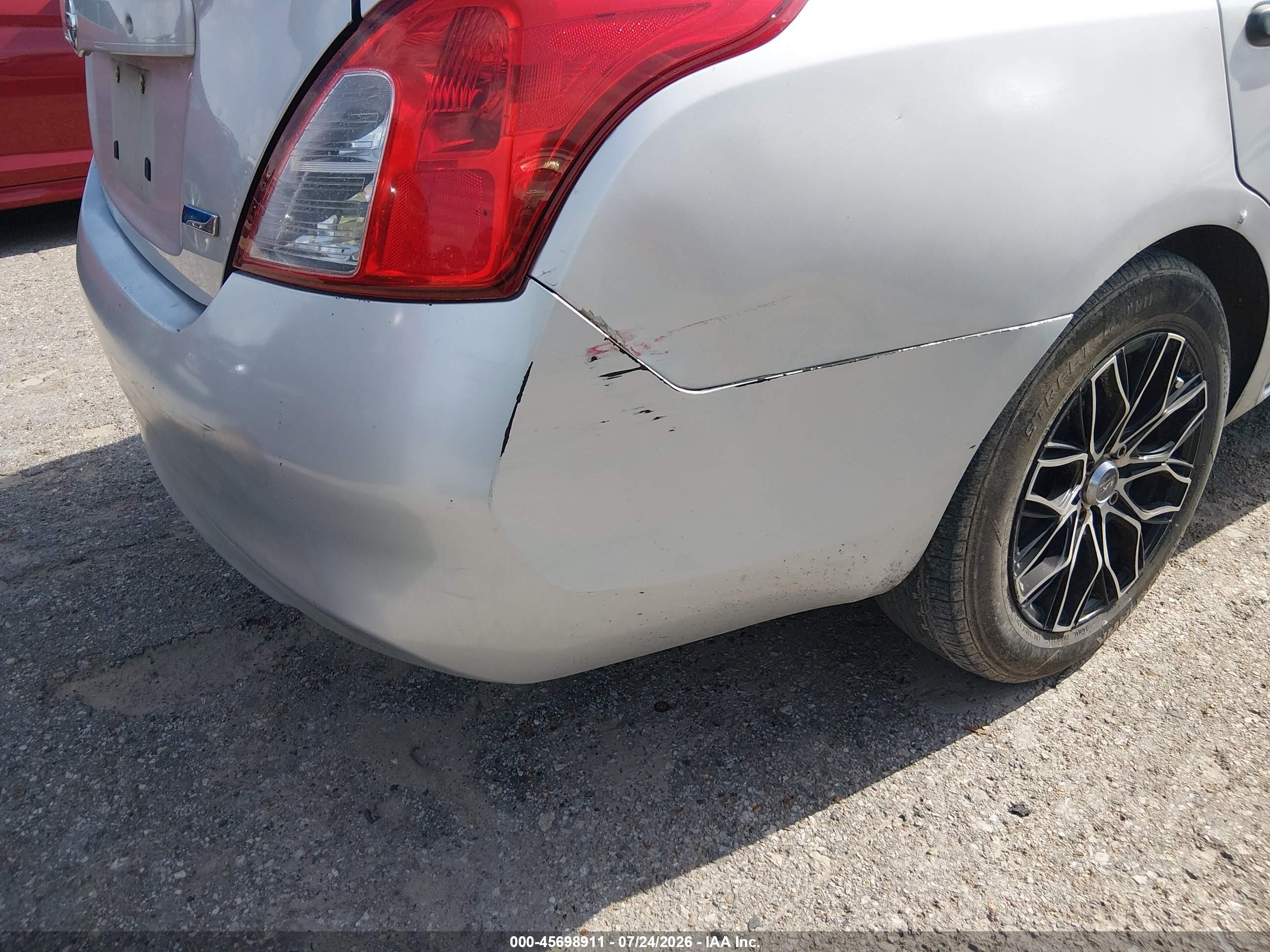 2014 Nissan Versa 1.6 S Silver vin: 3N1CN7AP2EL858179
