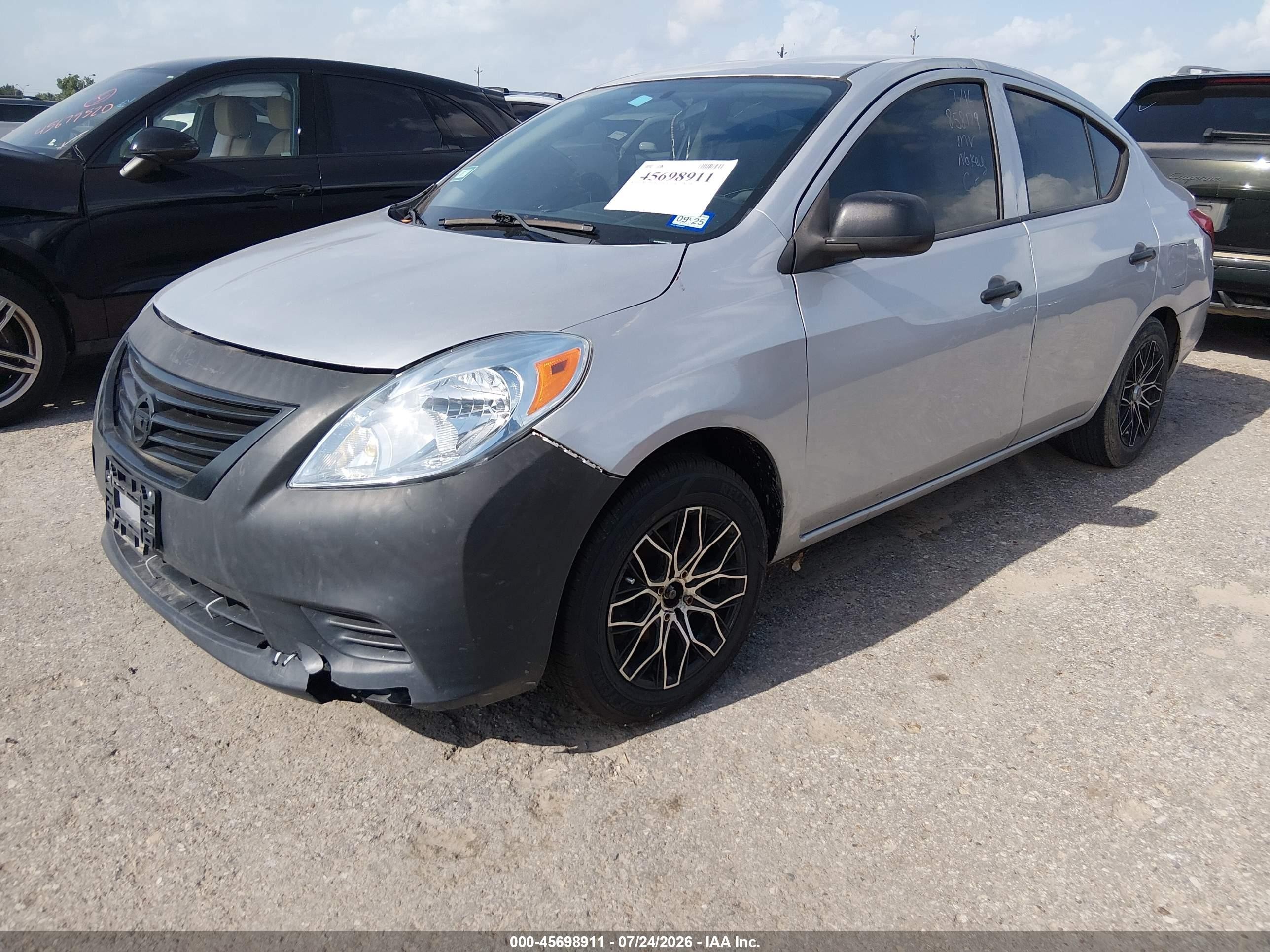 2014 Nissan Versa 1.6 S Silver vin: 3N1CN7AP2EL858179