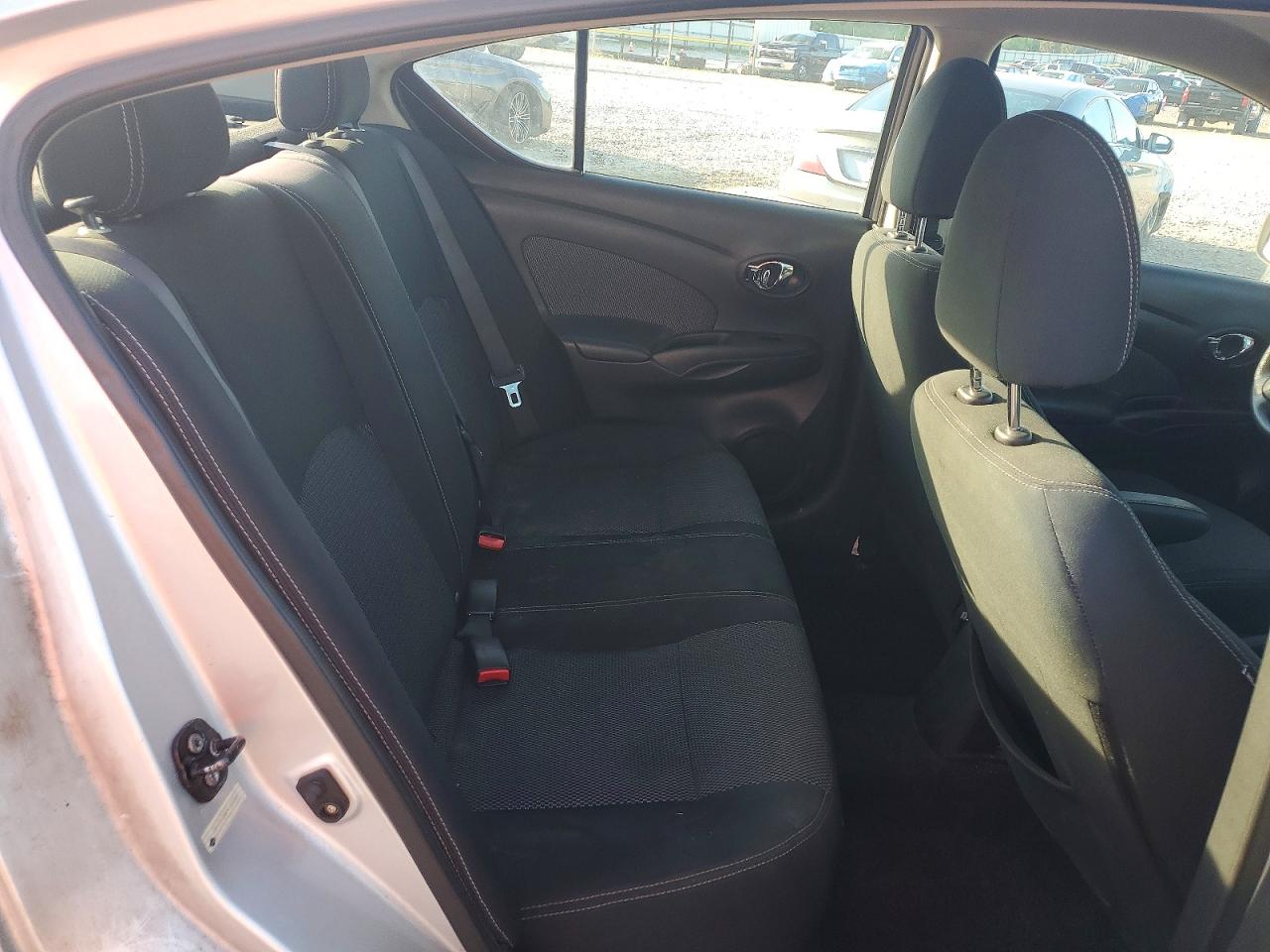 2015 Nissan Versa 1.6 Sv Silver vin: 3N1CN7AP2FL824549