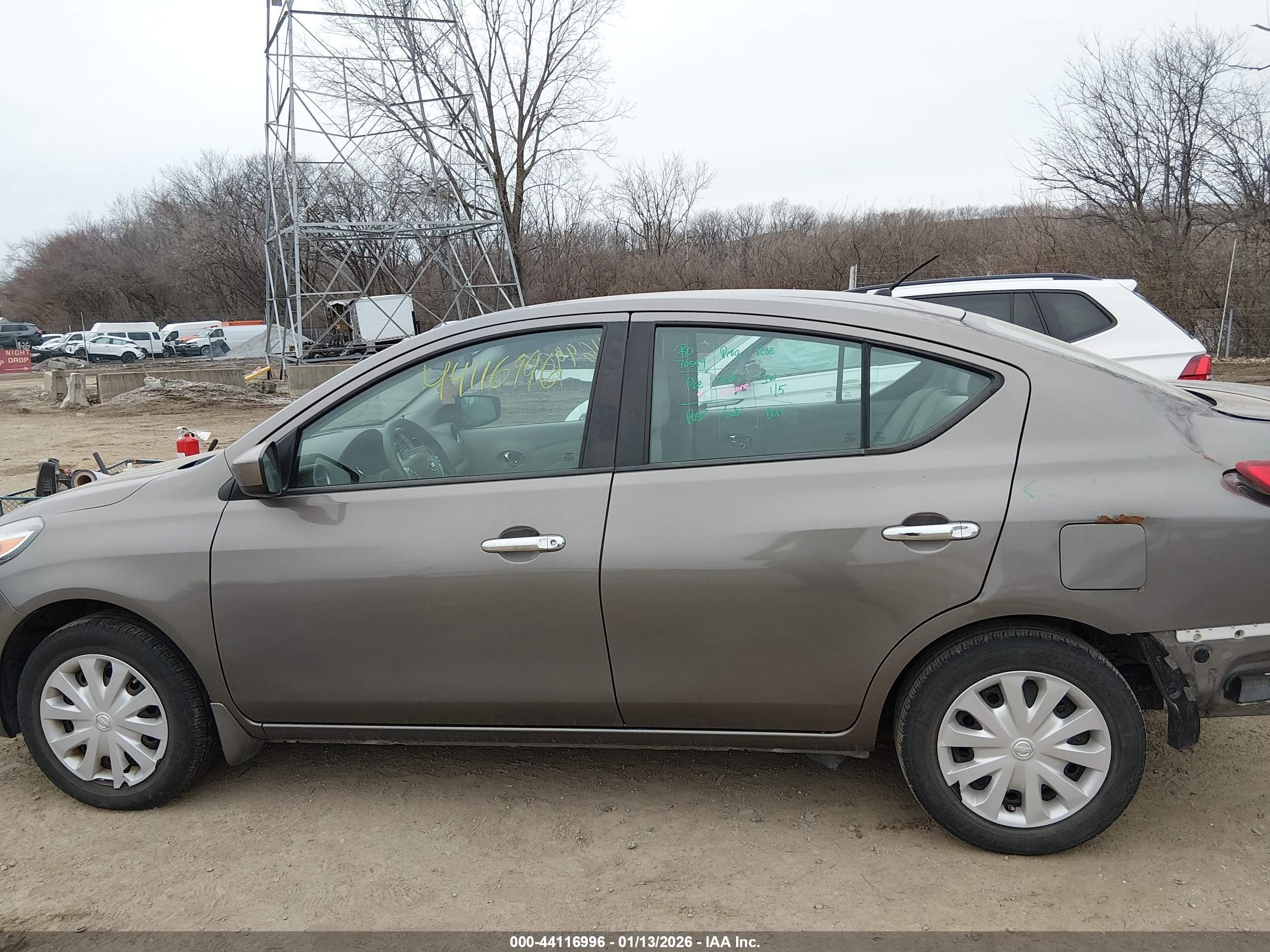 2015 Nissan Versa 1.6 Sv Gray vin: 3N1CN7AP2FL841321