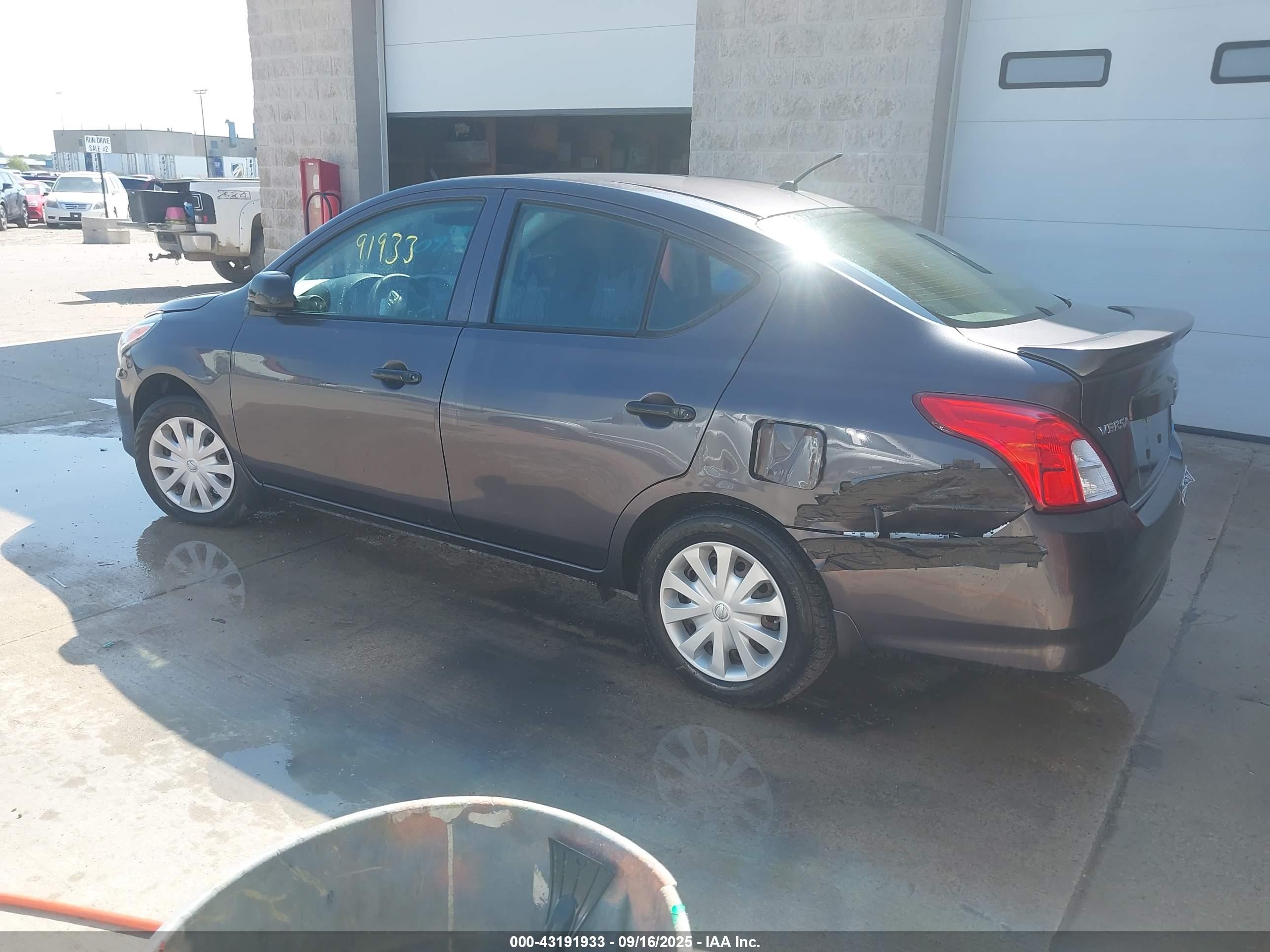2015 Nissan Versa 1.6 S+ Gray vin: 3N1CN7AP2FL842985