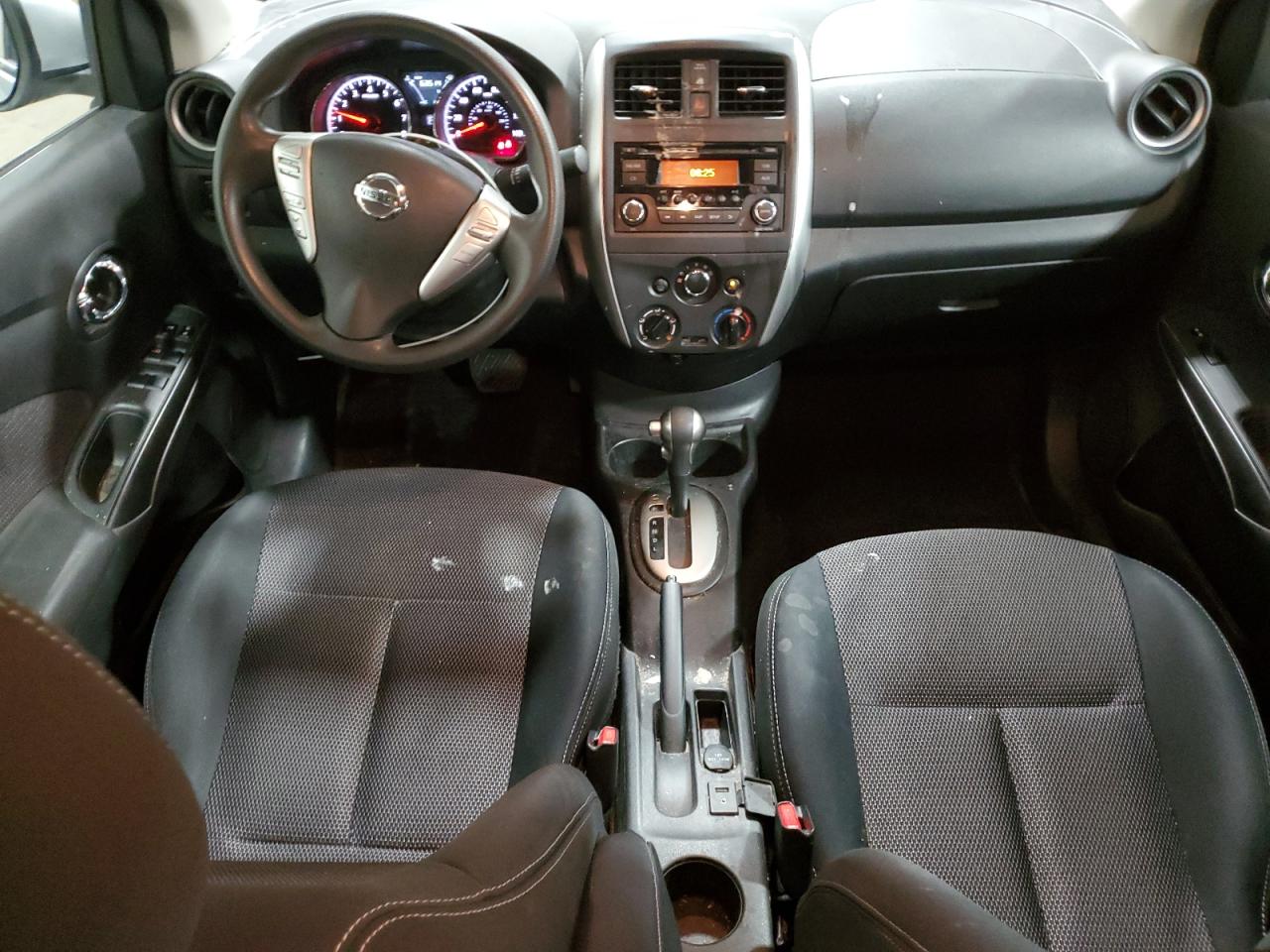 2015 Nissan Versa S Серебряный vin: 3N1CN7AP2FL844588