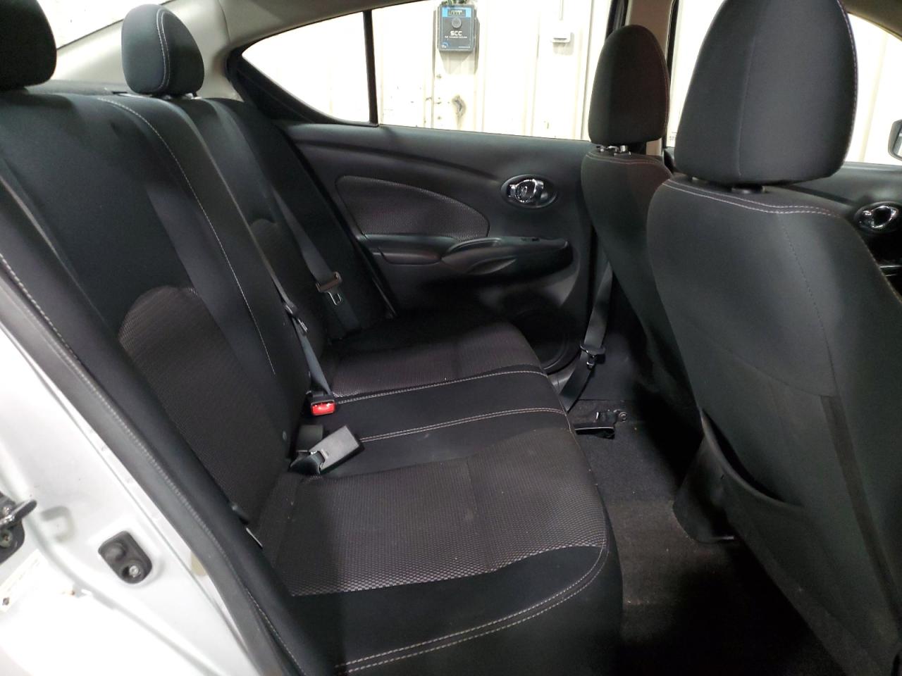 2015 Nissan Versa S Серебряный vin: 3N1CN7AP2FL844588