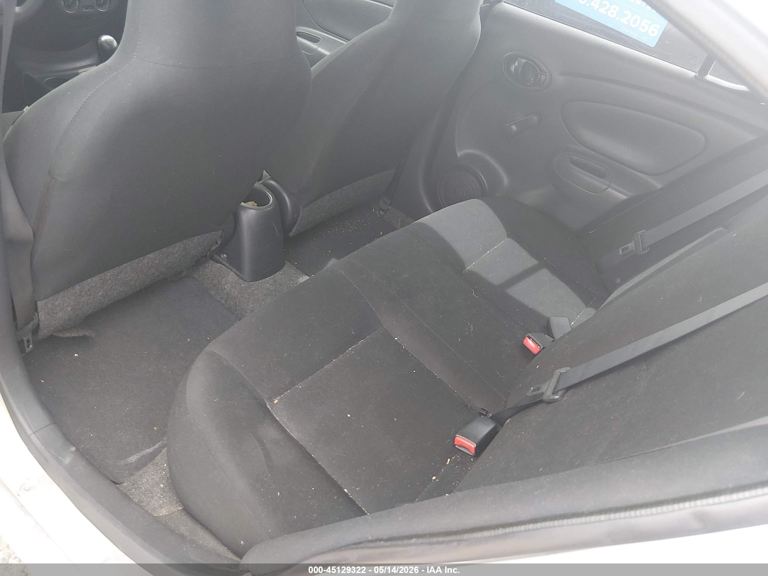 2015 Nissan Versa 1.6 S Silver vin: 3N1CN7AP2FL859608