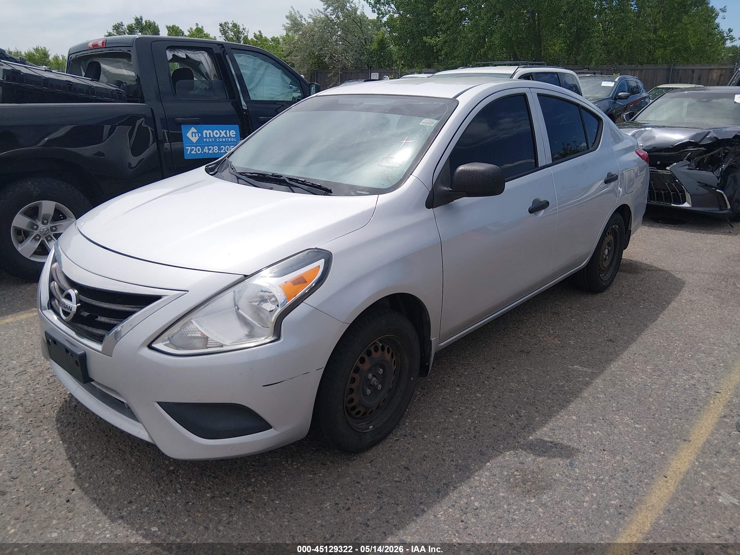 2015 Nissan Versa 1.6 S Silver vin: 3N1CN7AP2FL859608