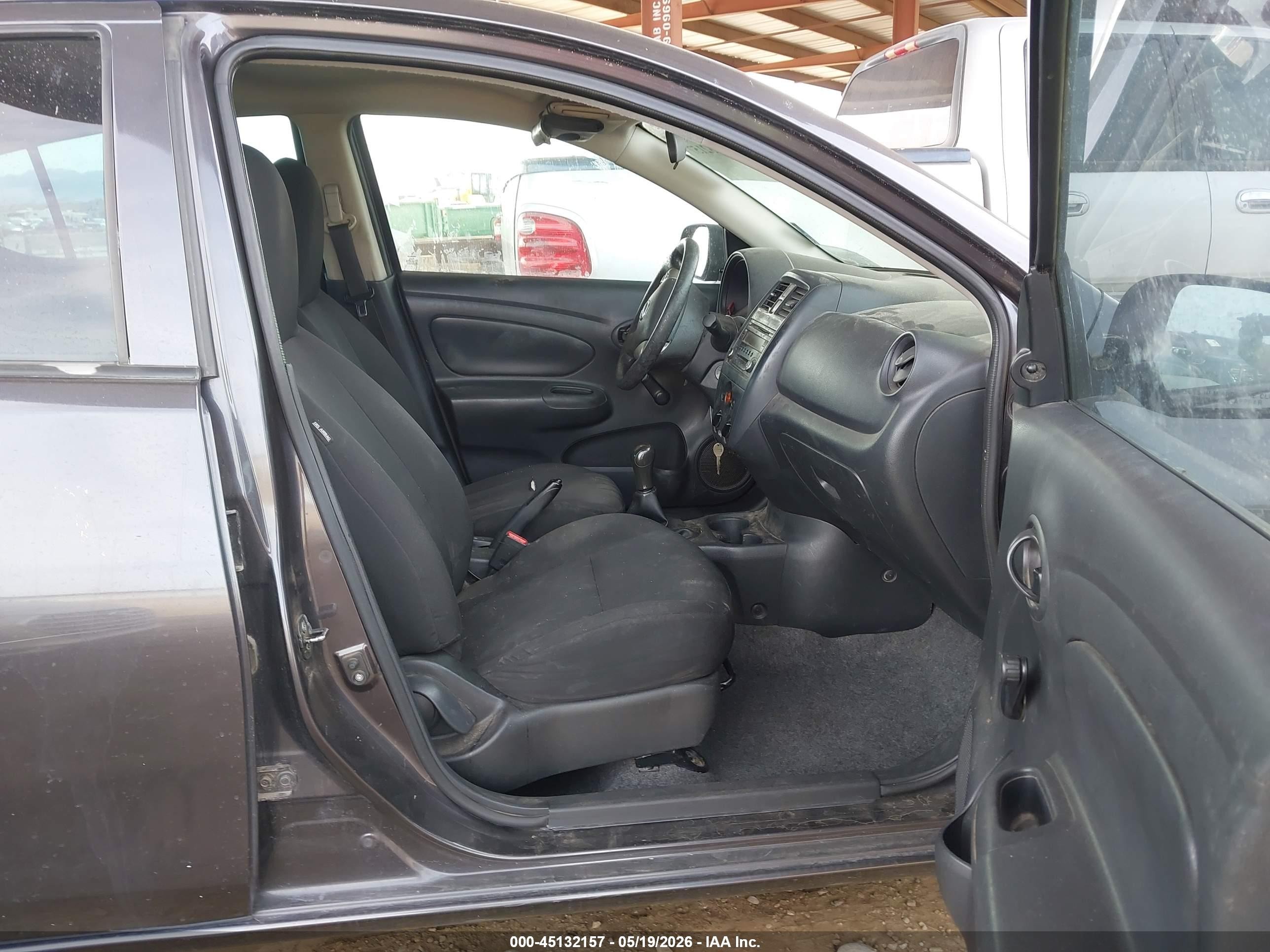2015 Nissan Versa 1.6 S Серый vin: 3N1CN7AP2FL871550