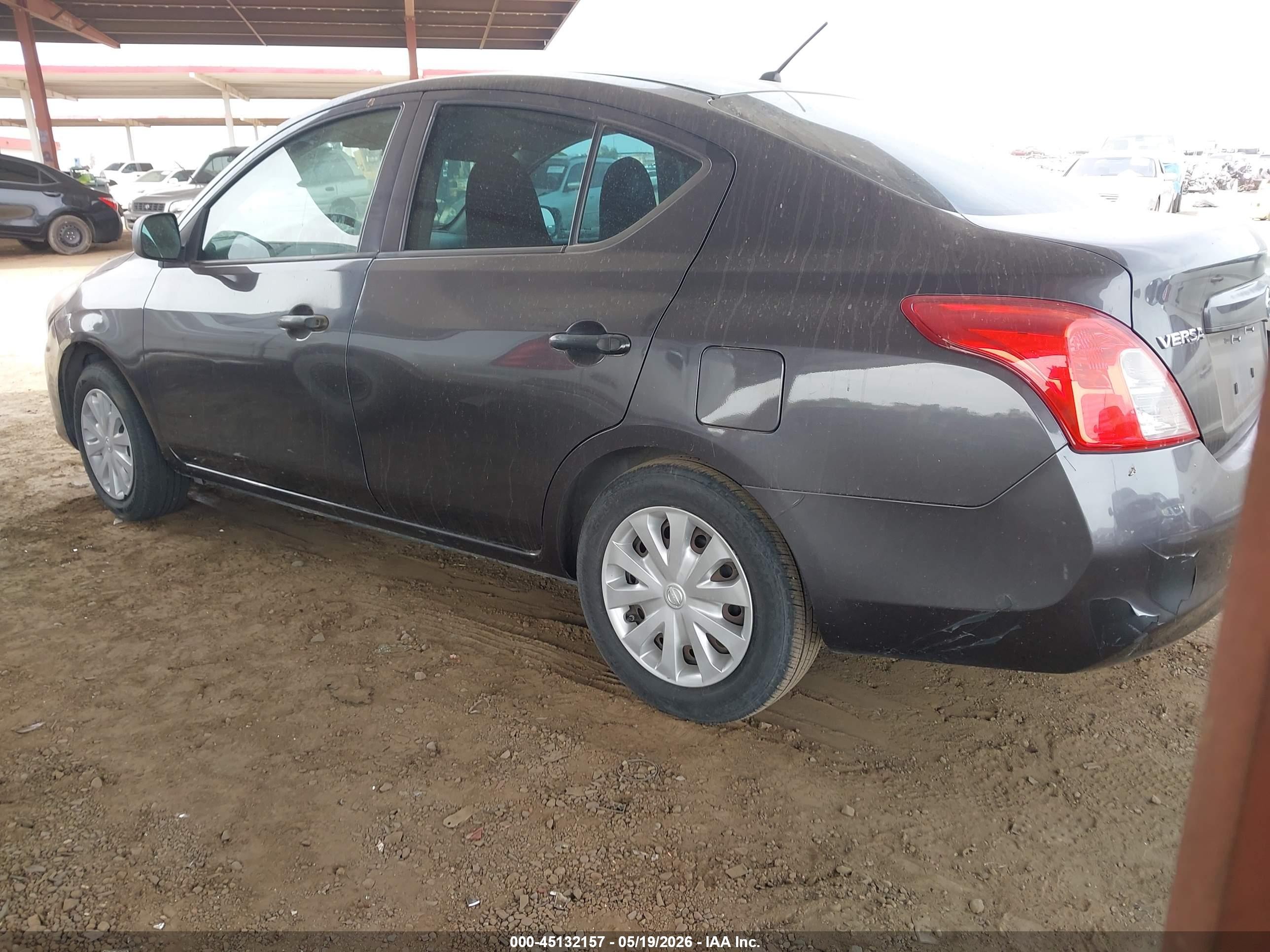 2015 Nissan Versa 1.6 S Серый vin: 3N1CN7AP2FL871550