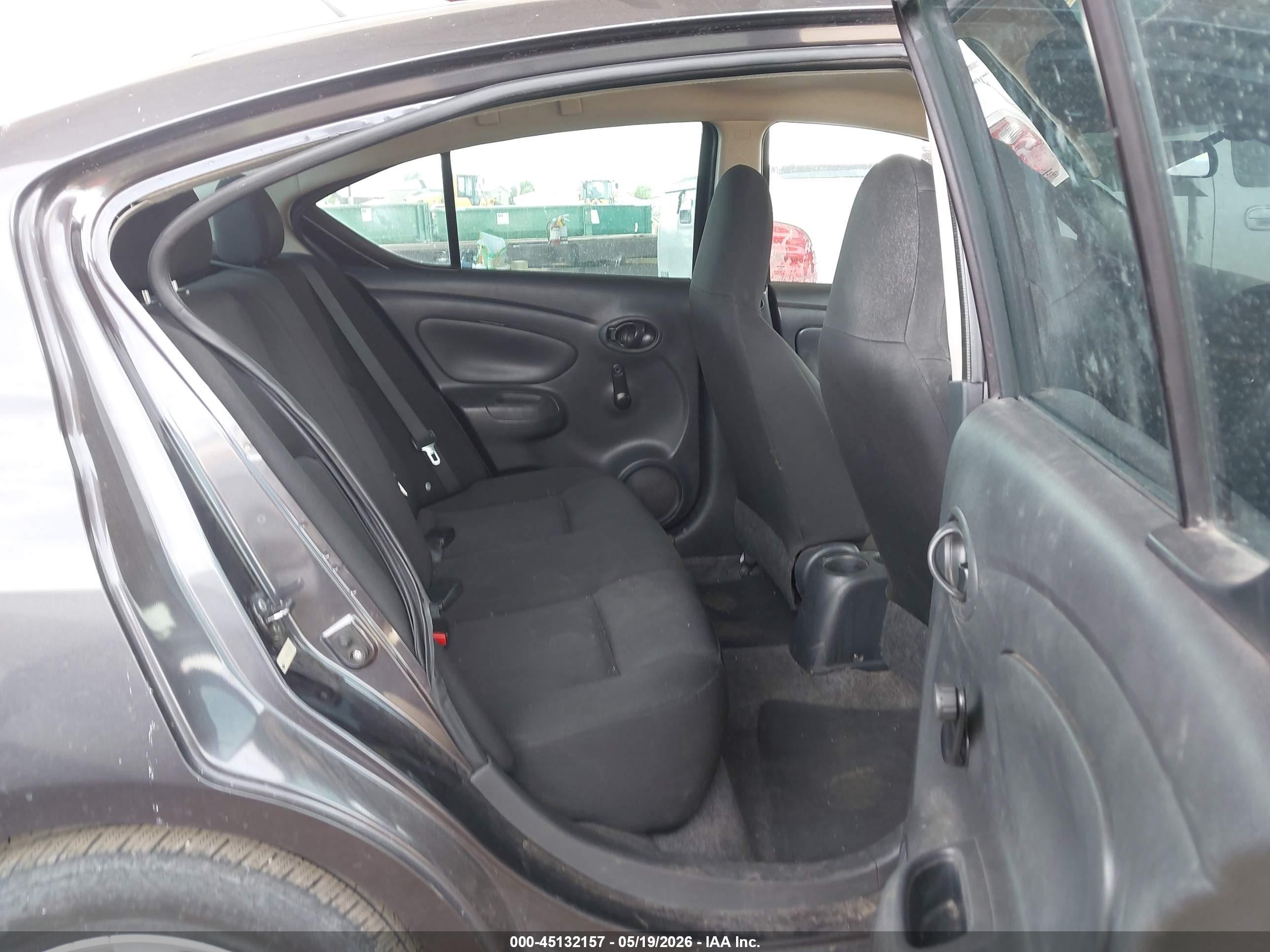 2015 Nissan Versa 1.6 S Серый vin: 3N1CN7AP2FL871550