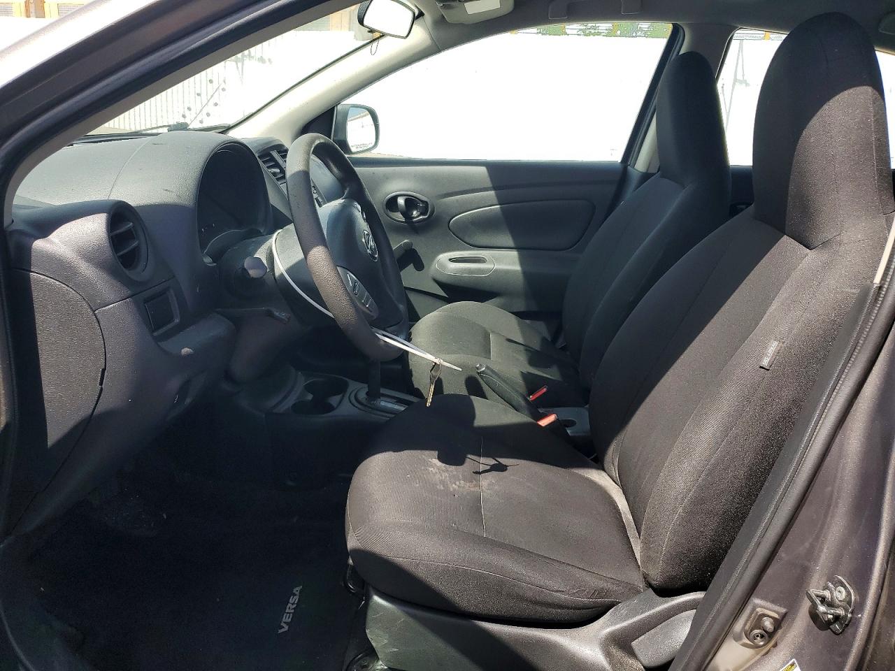 2015 Nissan Versa 1.6 S Plus Серый vin: 3N1CN7AP2FL882564