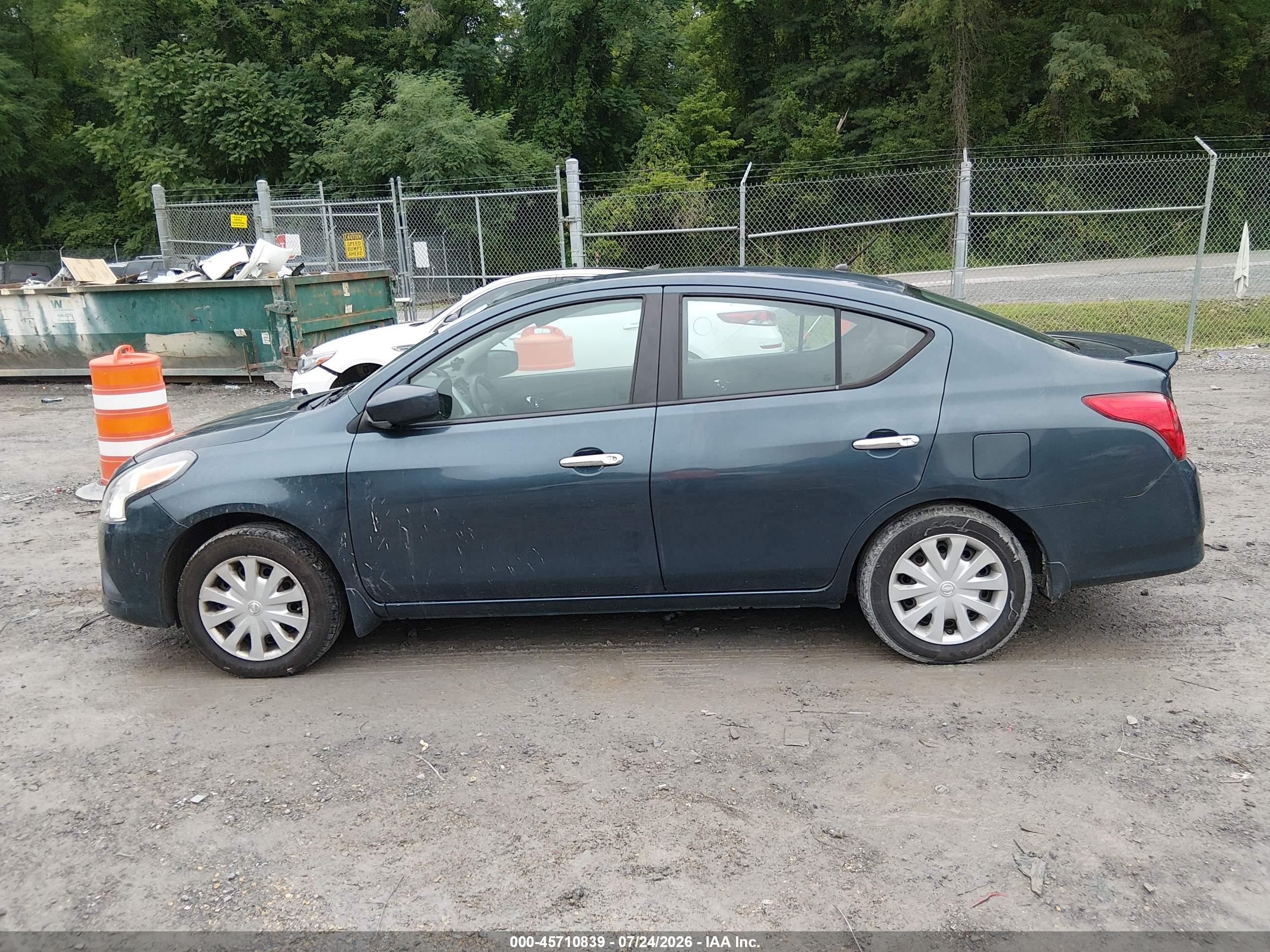 2015 Nissan Versa 1.6 Sv Синий vin: 3N1CN7AP2FL943542