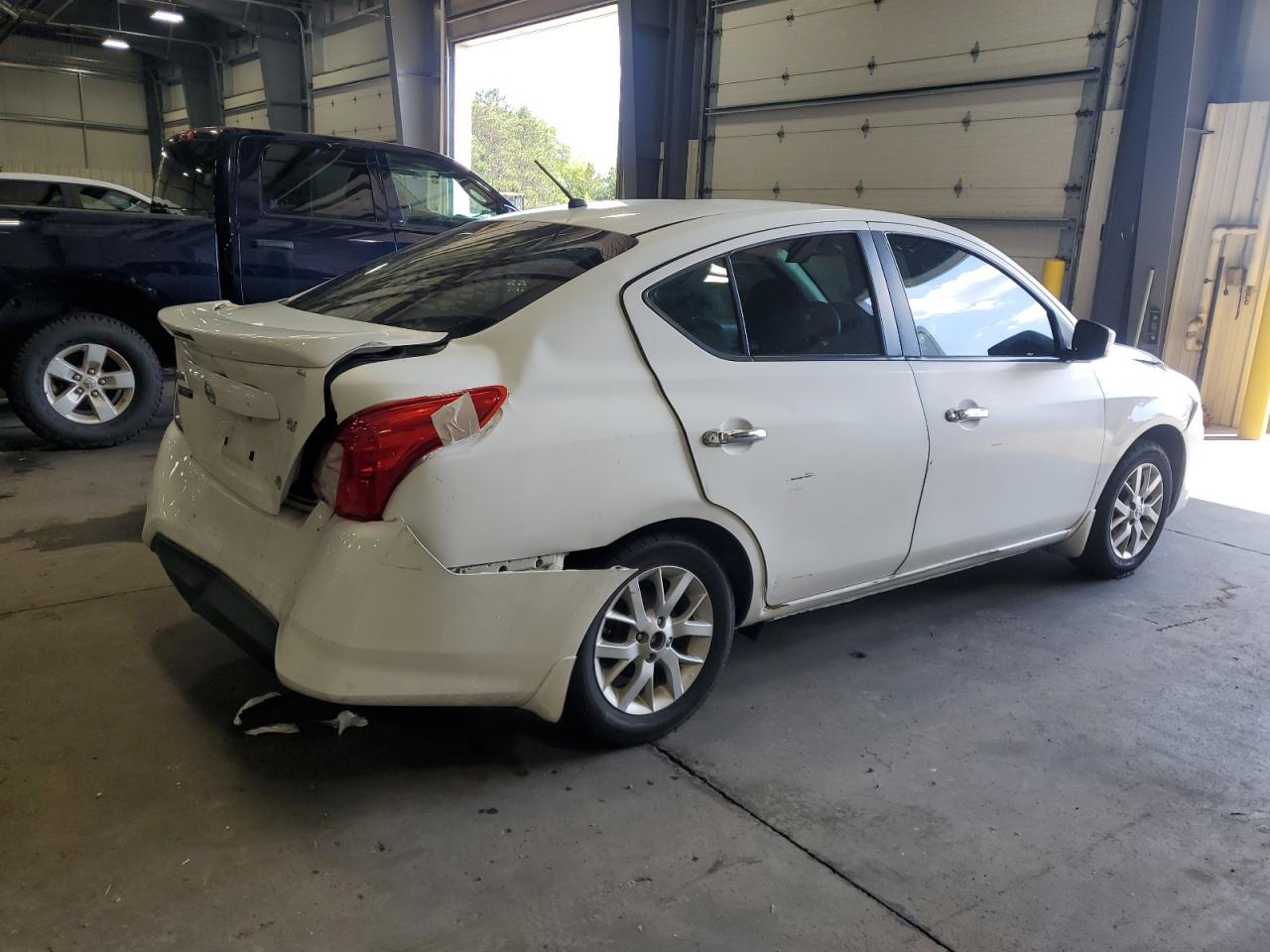 2015 Nissan Versa S White vin: 3N1CN7AP2FL949373