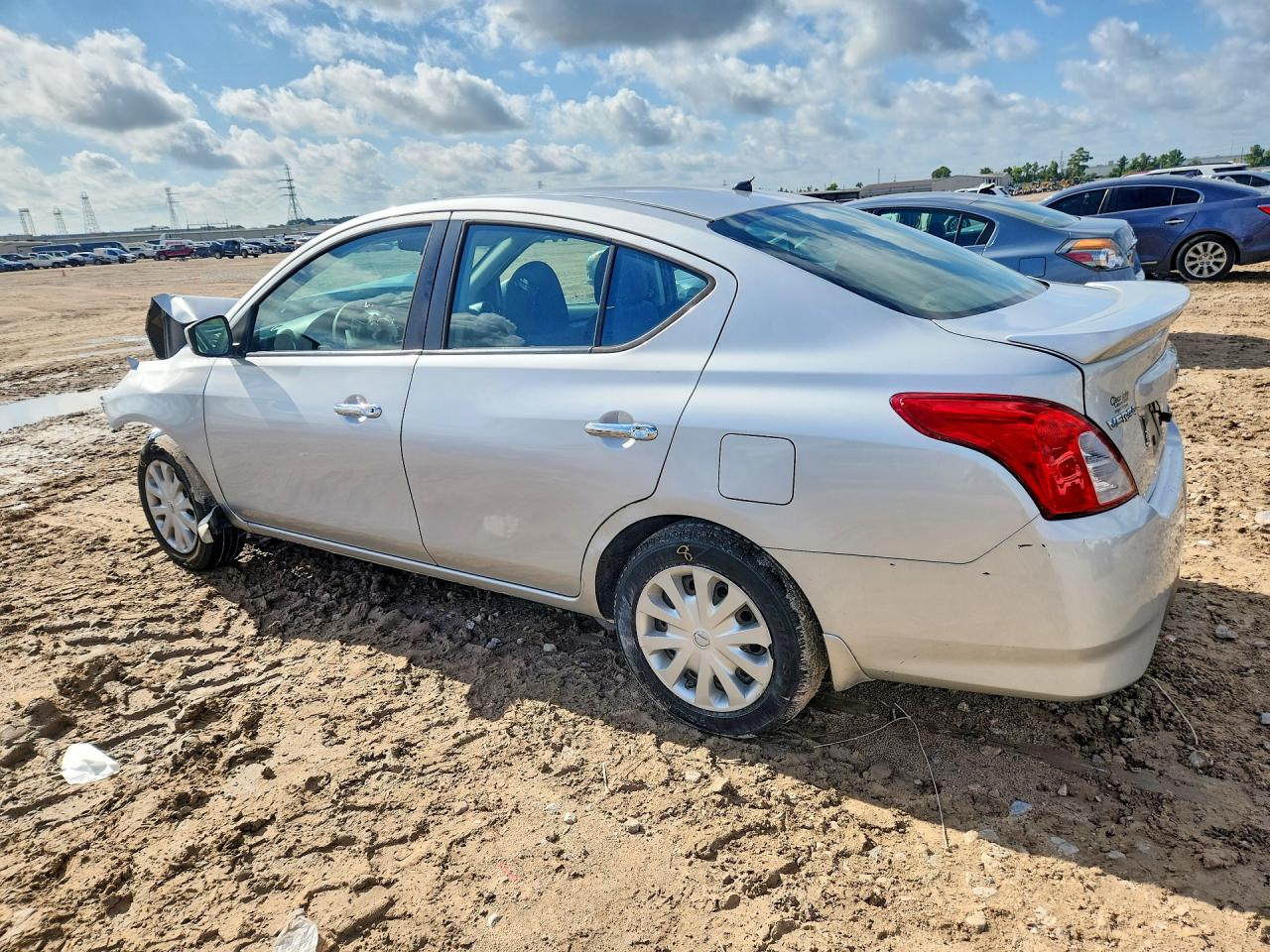 2015 Nissan Versa 1.6 Sv Silver vin: 3N1CN7AP2FL952306