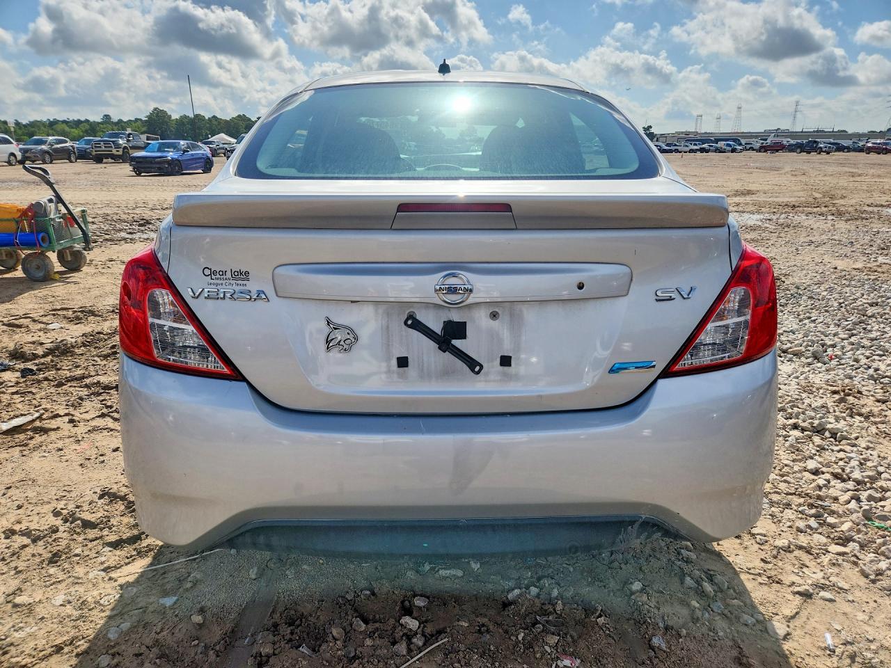 2015 Nissan Versa 1.6 Sv Silver vin: 3N1CN7AP2FL952306
