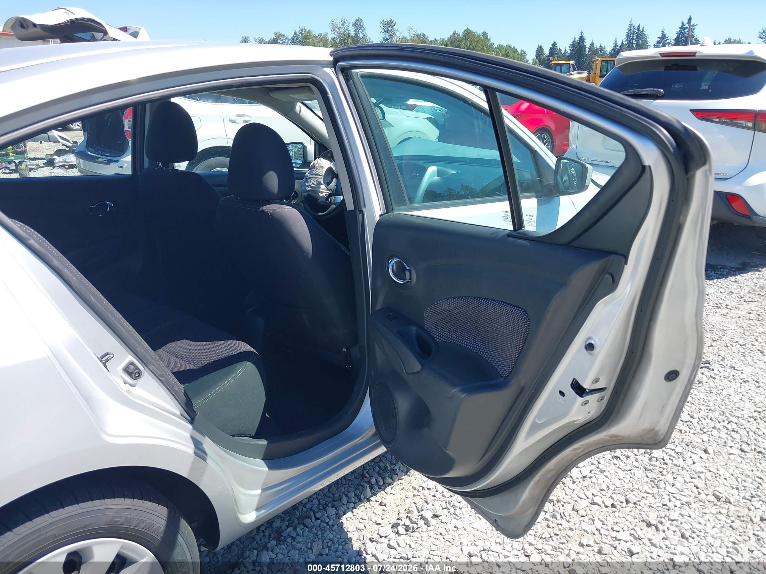 2018 Nissan Versa 1.6 Sv Silver vin: 3N1CN7AP2JK433612