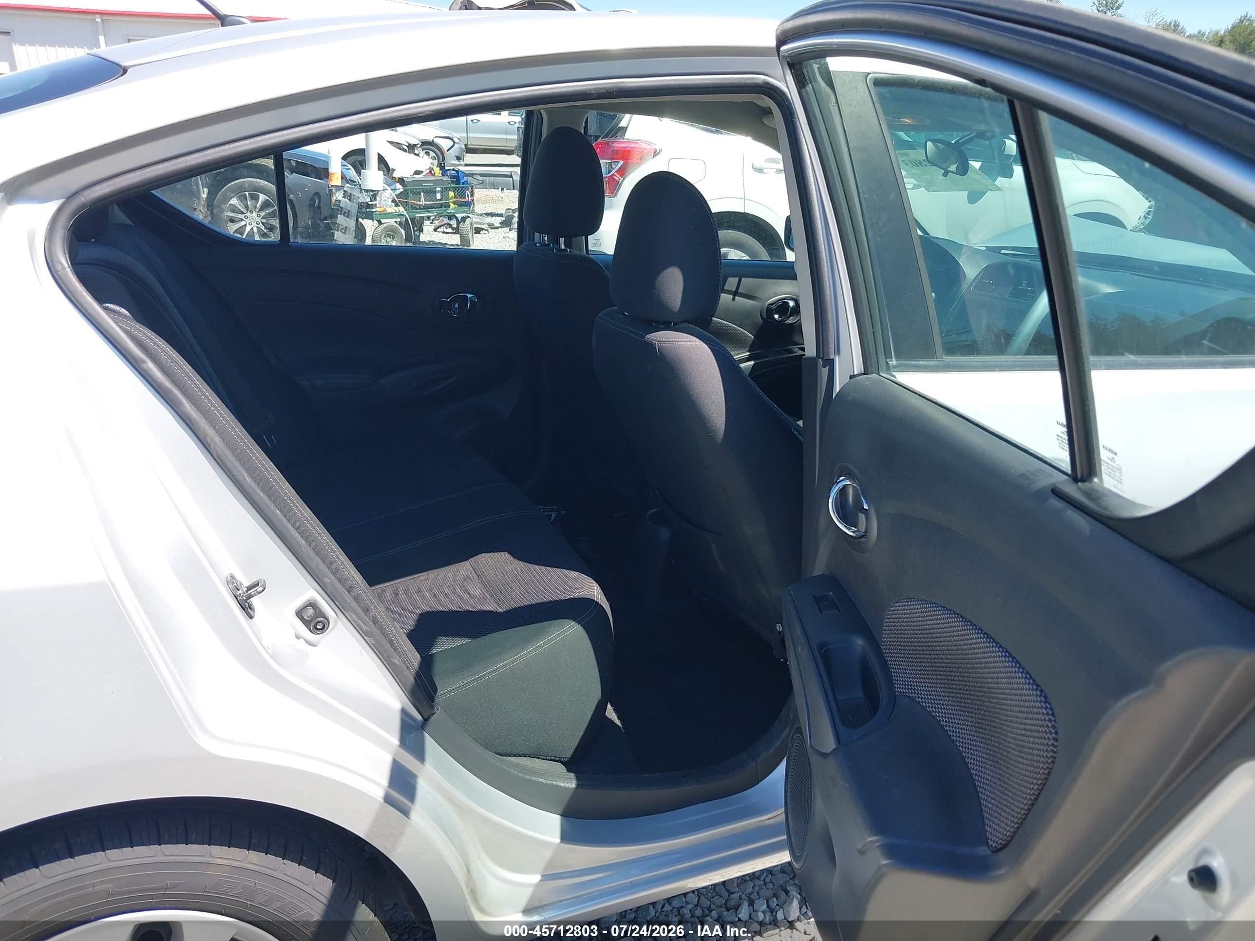 2018 Nissan Versa 1.6 Sv Silver vin: 3N1CN7AP2JK433612
