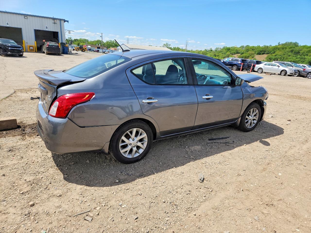 2018 Nissan Versa Sv Угольный vin: 3N1CN7AP2JL821837