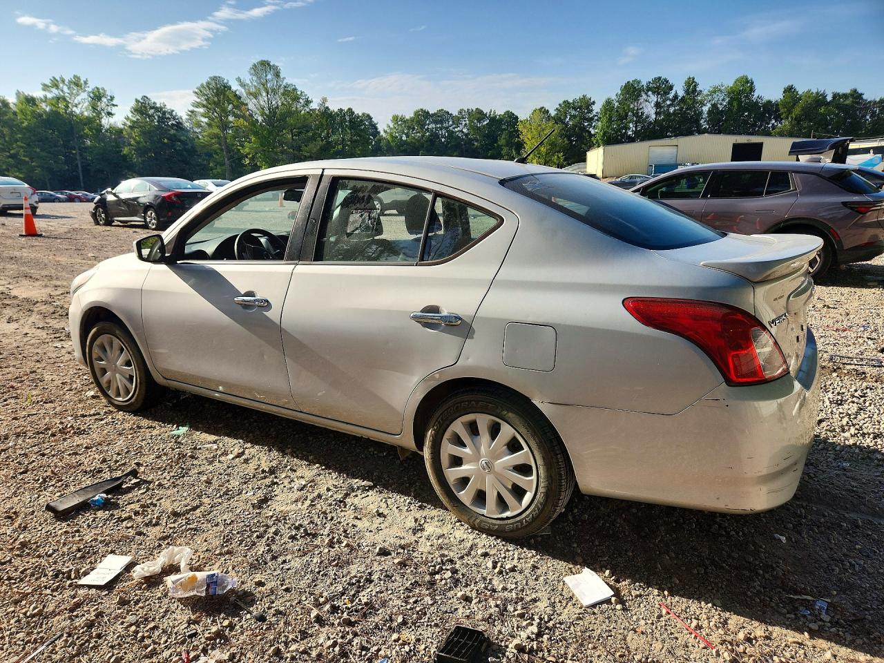 2018 Nissan Versa Sv Серебряный vin: 3N1CN7AP2JL843255