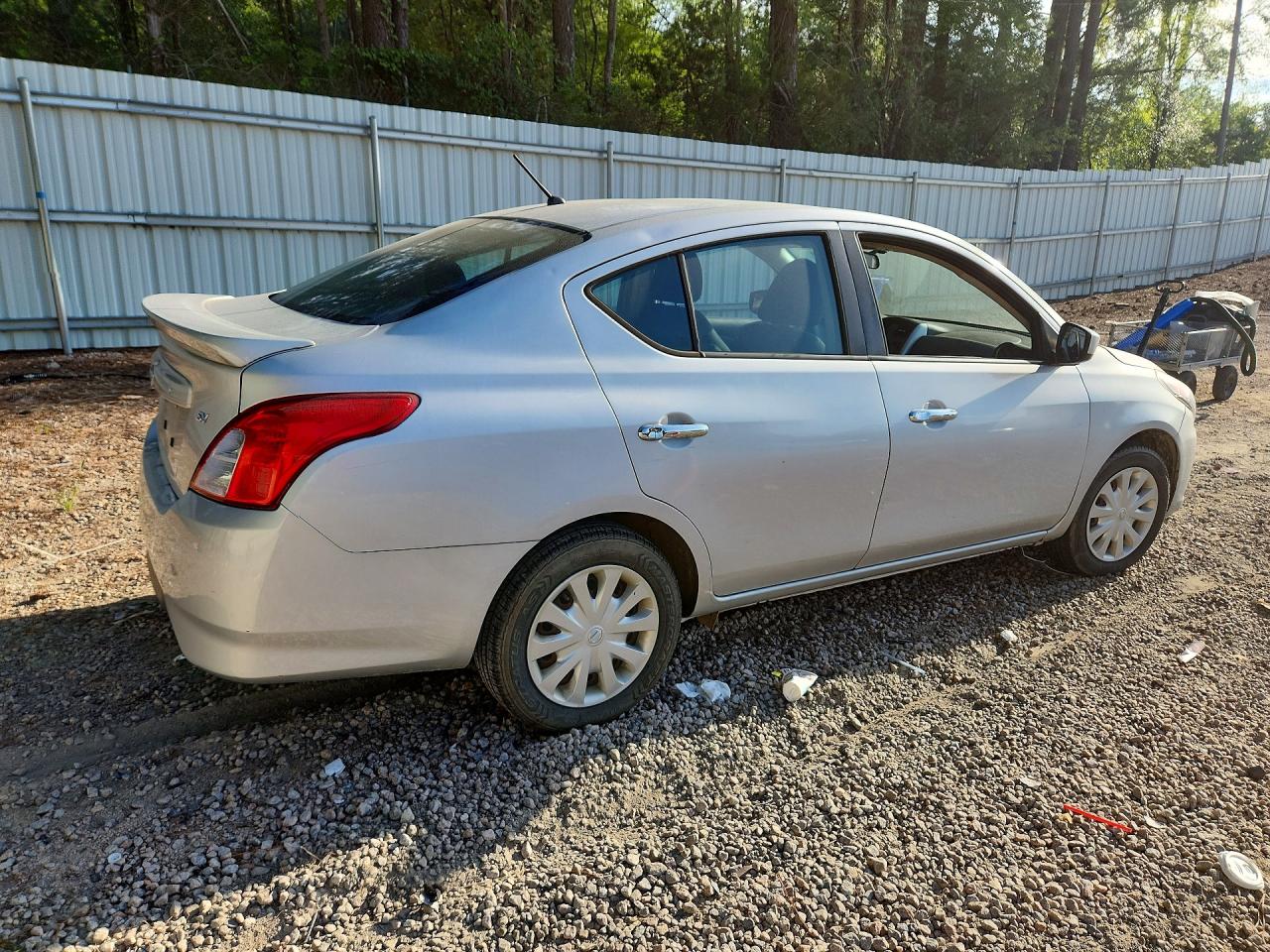 2018 Nissan Versa Sv Серебряный vin: 3N1CN7AP2JL843255