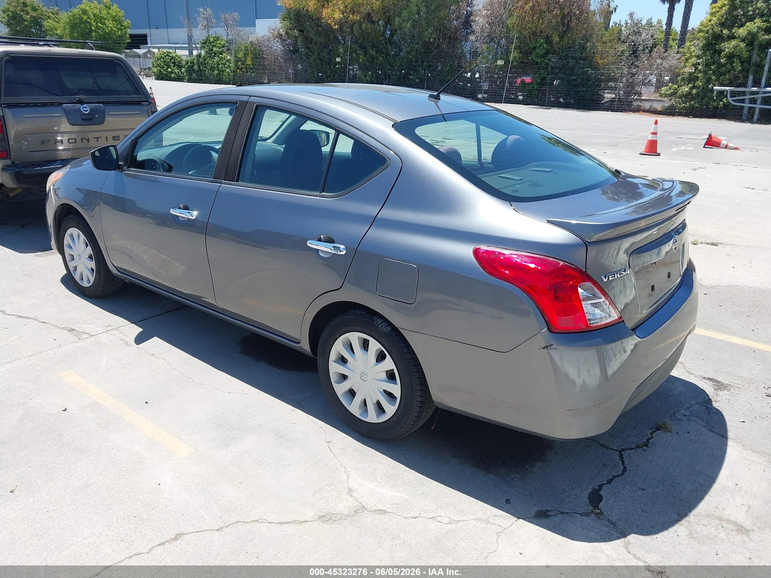2018 Nissan Versa 1.6 Sv Gray vin: 3N1CN7AP2JL863876