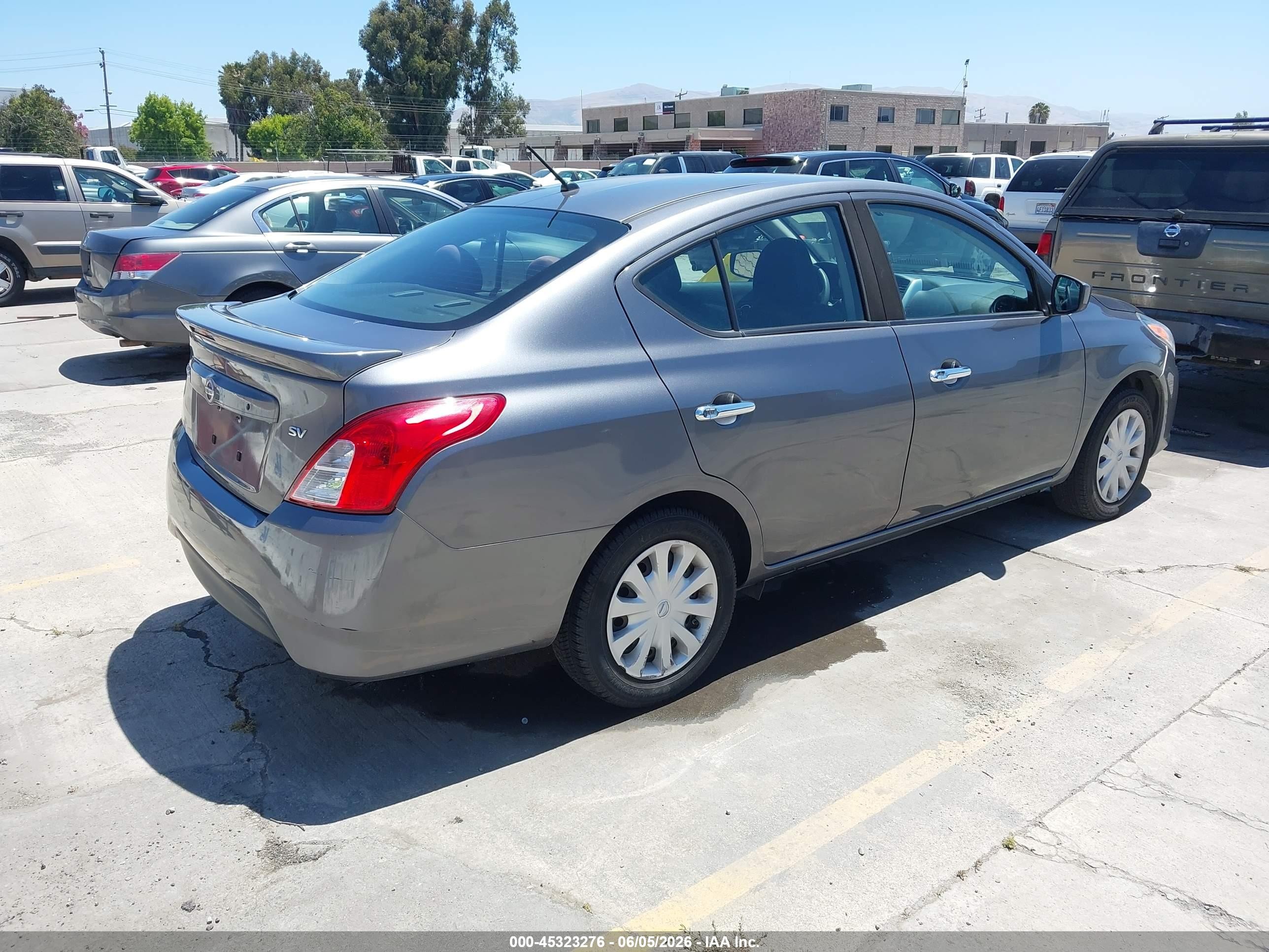2018 Nissan Versa 1.6 Sv Gray vin: 3N1CN7AP2JL863876