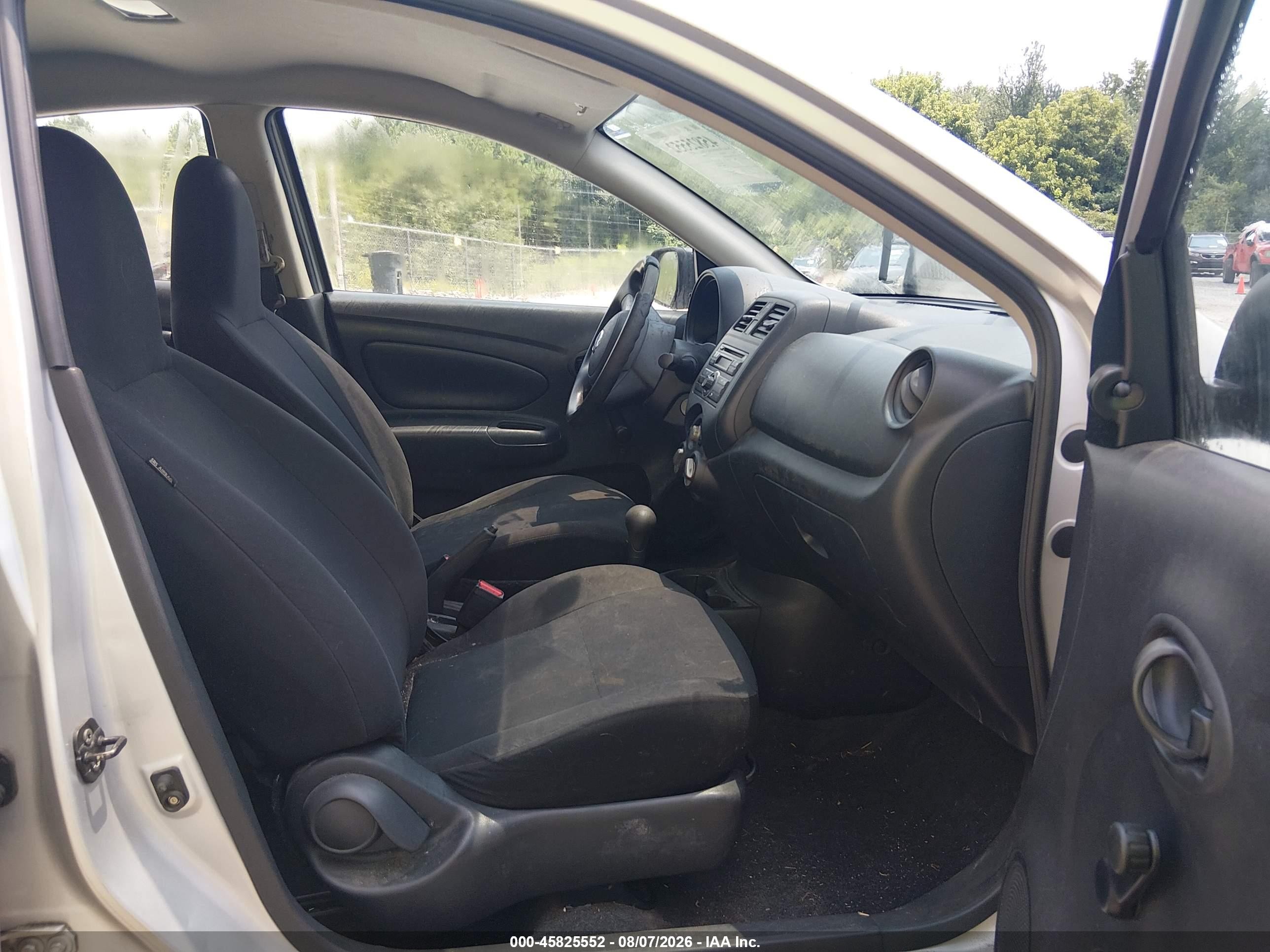 2012 Nissan Versa 1.6 S Silver vin: 3N1CN7AP3CL824040