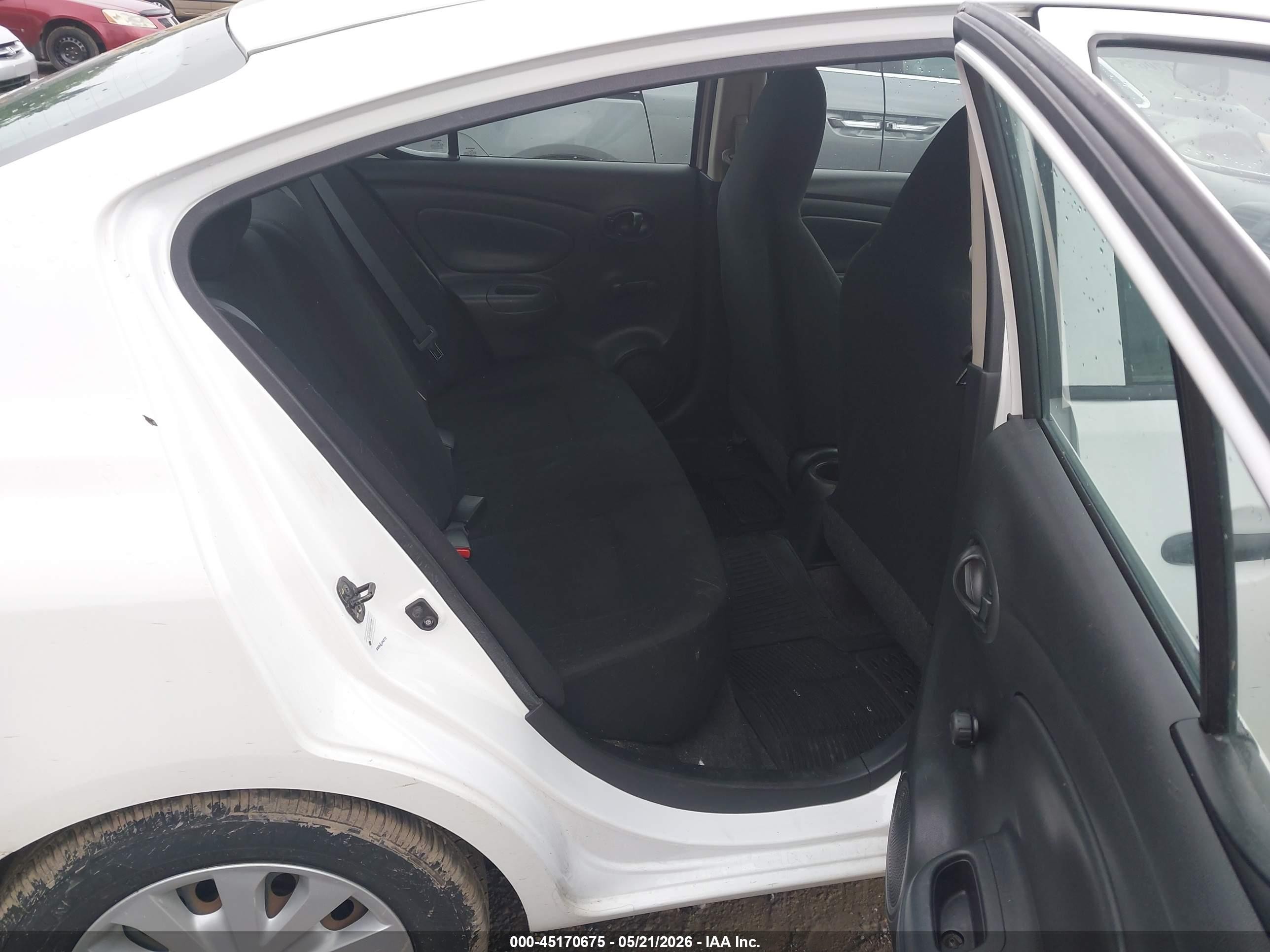 2012 Nissan Versa 1.6 S White vin: 3N1CN7AP3CL939396