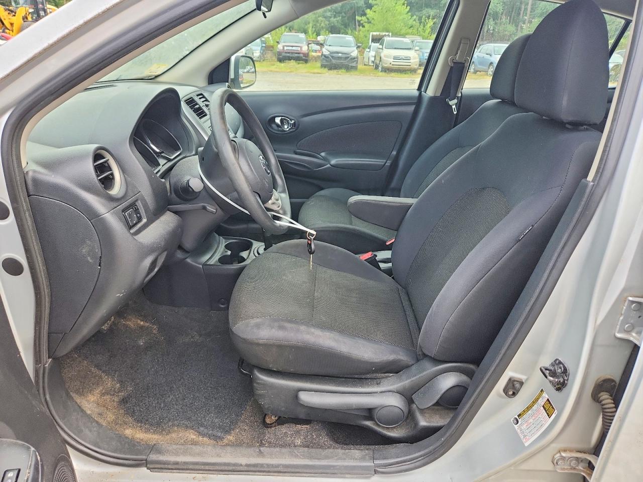 2013 Nissan Versa 1.6 S Silver vin: 3N1CN7AP3DL846752