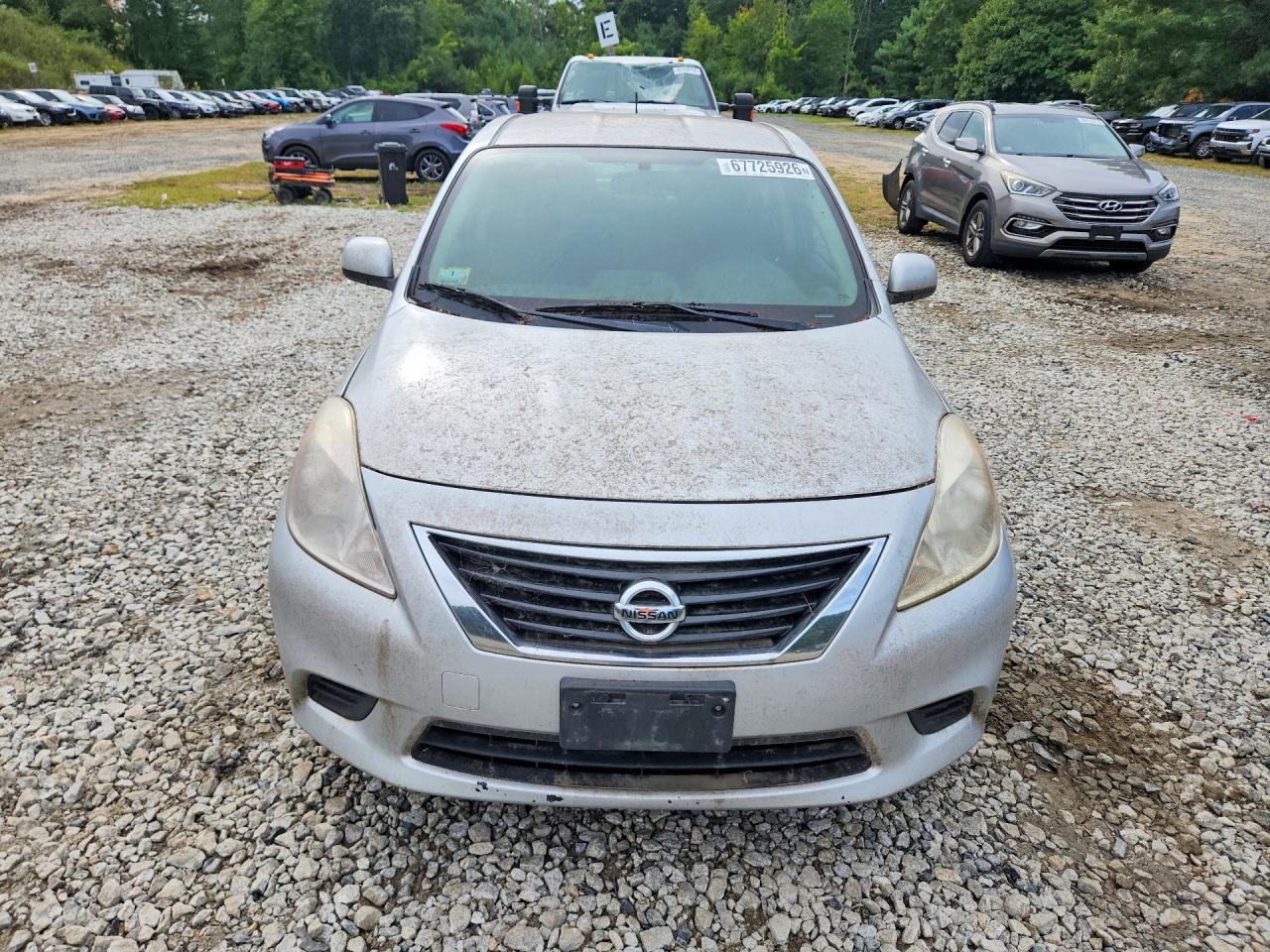 2013 Nissan Versa 1.6 S Silver vin: 3N1CN7AP3DL846752