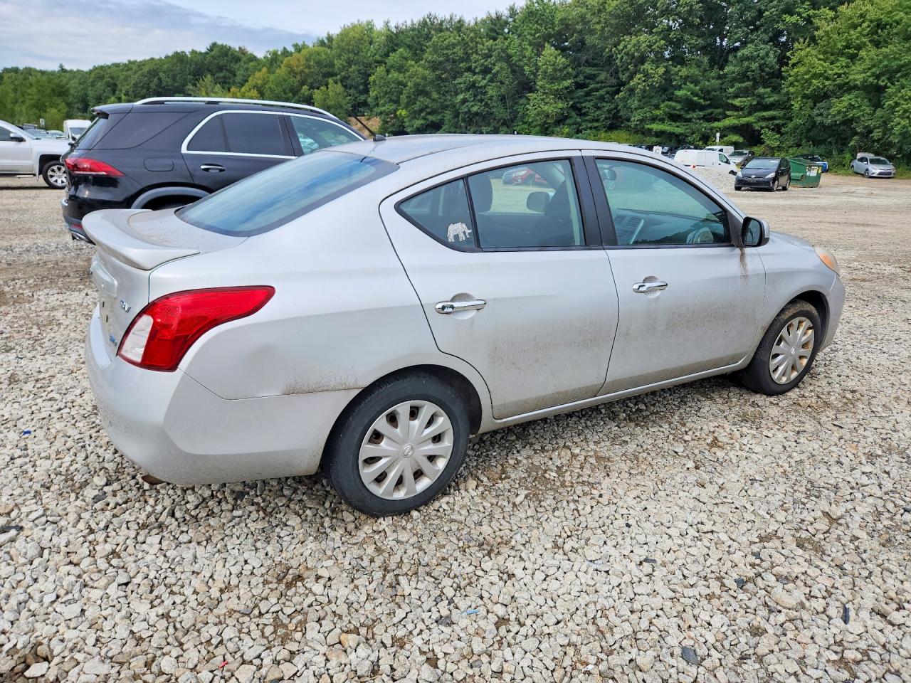 2013 Nissan Versa 1.6 S Silver vin: 3N1CN7AP3DL846752