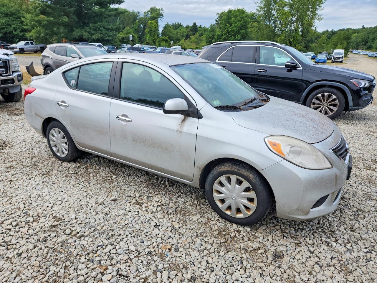 2013 Nissan Versa 1.6 S Silver vin: 3N1CN7AP3DL846752